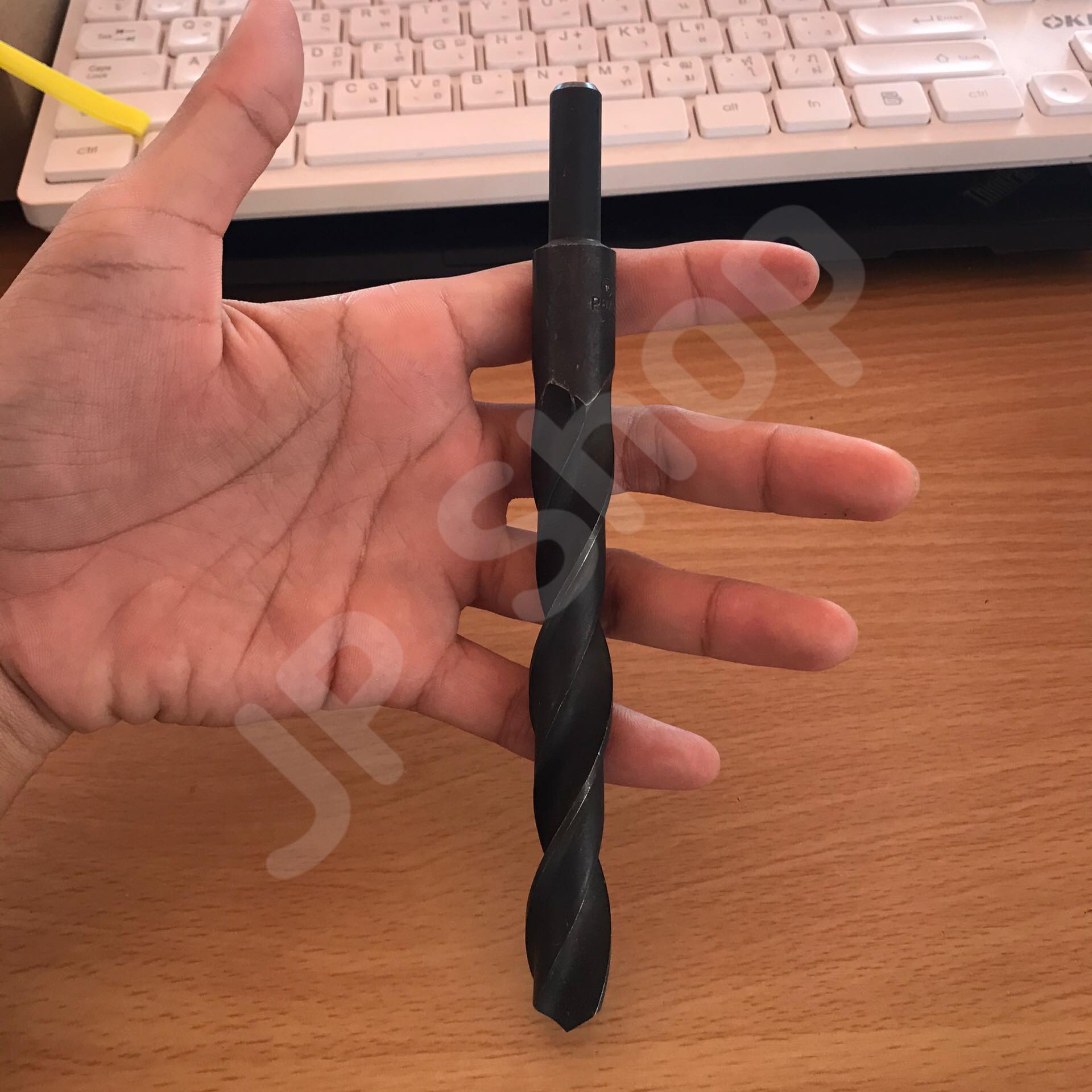 ดอกสว่านเจาะเหล็ก ขนาด 16 มม สนใจสั่งได้นะคะ. #01130