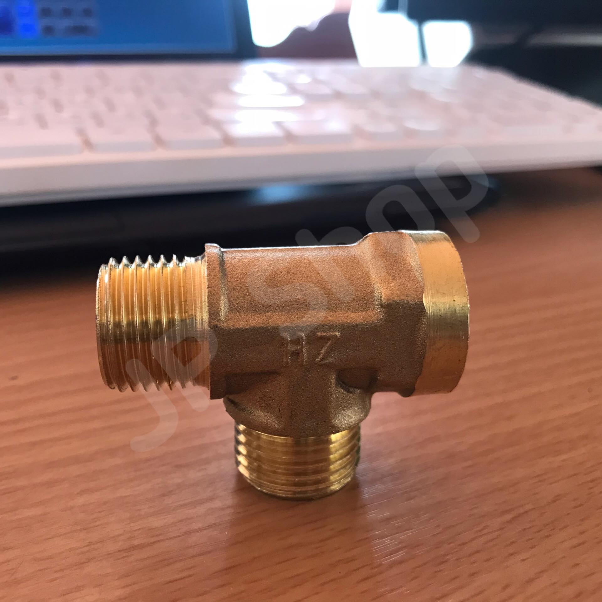 ข้อต่อทองเหลืองสามทางขนาด 4 หุน เกลียวนอก2 เกลียวใน 1 ข้อต่อ ทองเหลือง สามทาง เกลียว นอก-นอก-ใน #1754