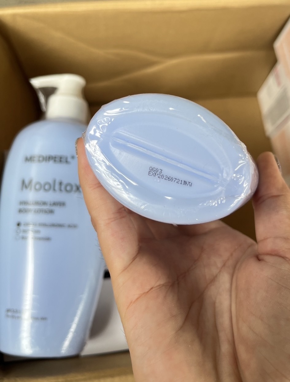 Medipeel Hyaluron Layer Mooltox Body Lotion 400ml. โลชั่นบำรุงผิวตัวฮิตจากเกาหลี
