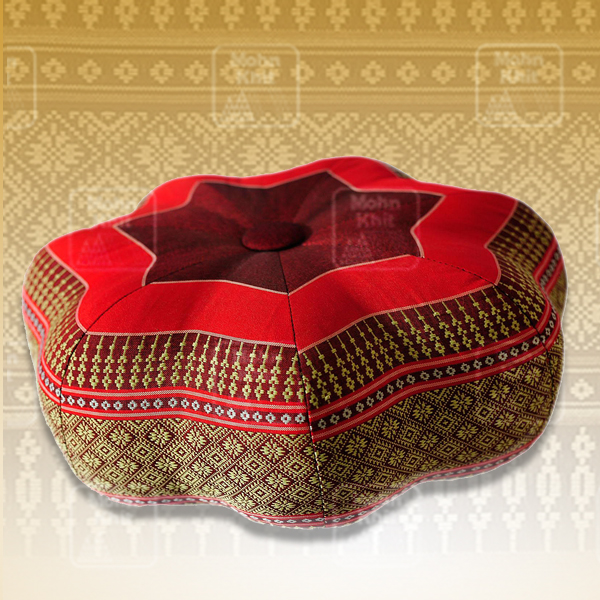 หมอนฟักทองใหญ่ลายขิดขนาด 30x30x14Cm// Pumpkin pillow with Khit pattern,