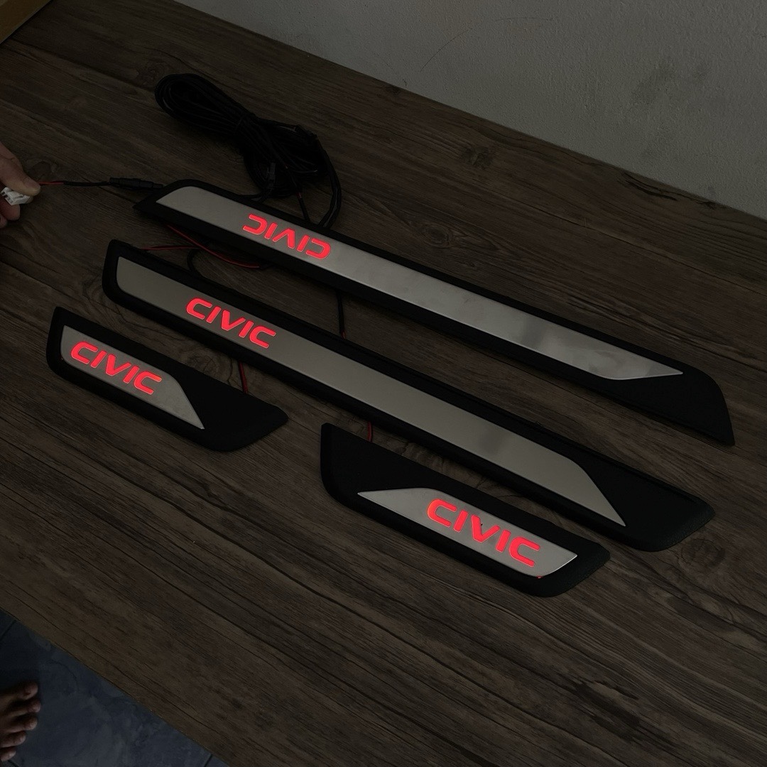 คิ้วบันได สคัฟเพลท Honda Civic FE มีไฟ LED 4 ชิ้น