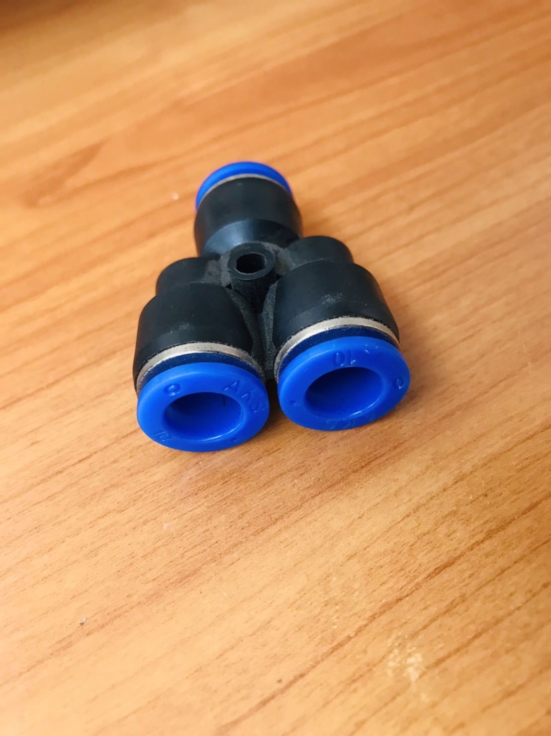 ข้อต่อลมฟิตติ้งสามทางวาย รุ่น PY-10 สำหรับสายลมขนาด 10 มม.#0019140