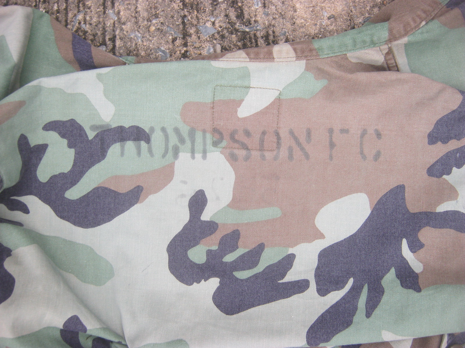 เสื้อทหารลายพราง