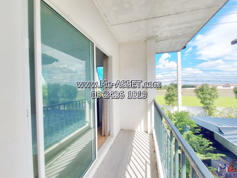 ขายทาวน์โฮมหลังมุมติดถนนเมน ย่าน เลียบคลองพระอุดม ซอยวัดท่าเกวียน คลองบางไผ่ วัดทองสะอาด ลาดหลุมแก้ว : ม.บ้านสวนธนาการ์เด้น : 2 ชั้น 40 ตร.วา