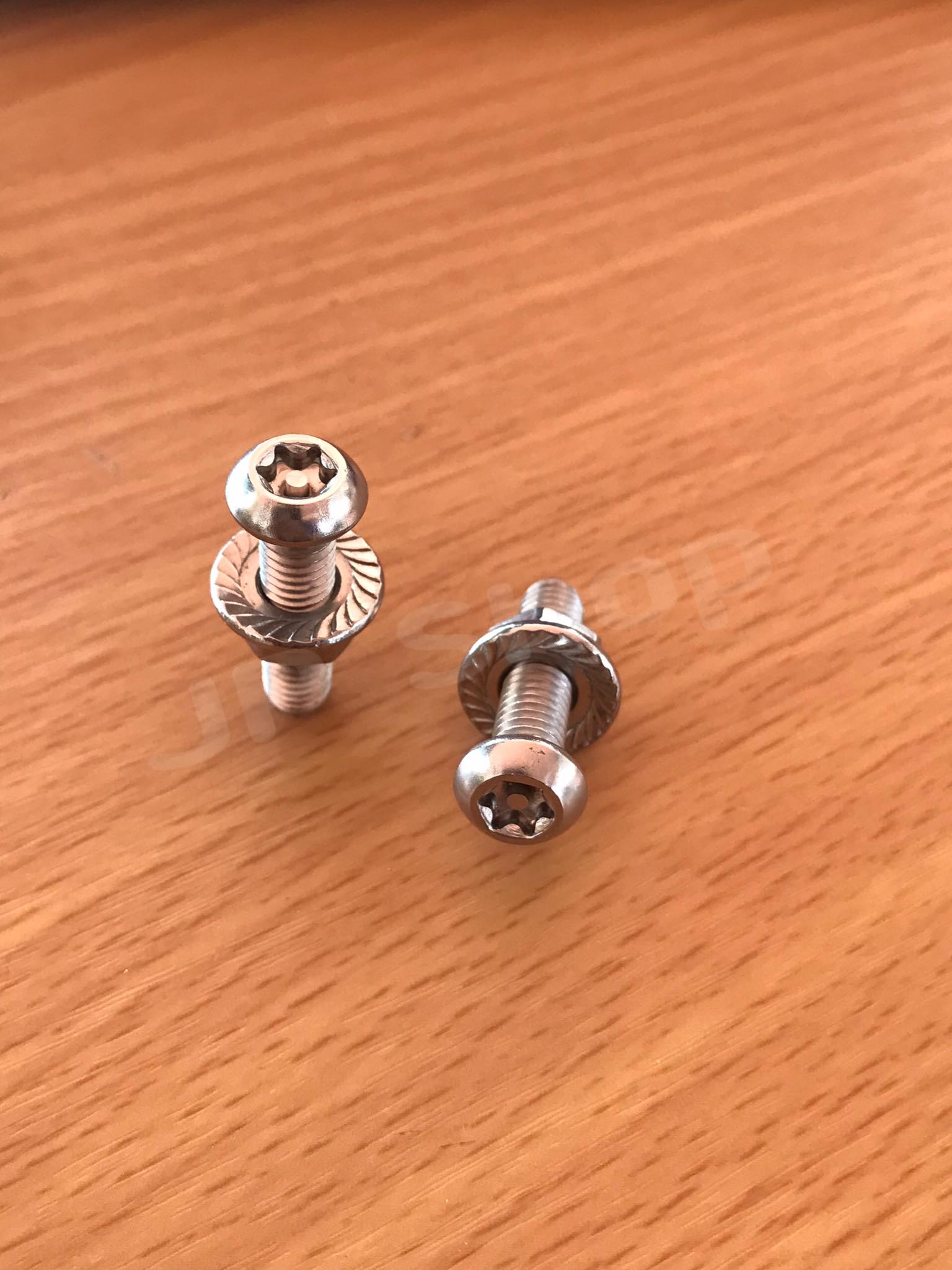 น็อต สกรู น็อตสแตนเลสขนาดM6*25มม. พร้อมหัวน็อต (ดอกจันทร์) #6625