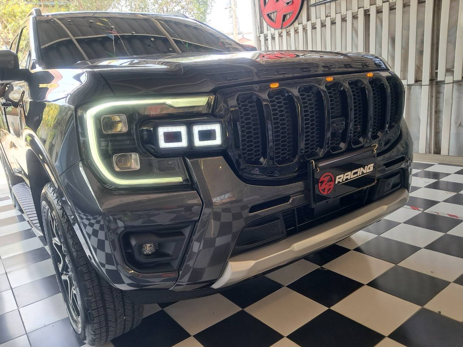 กระจังหน้าฟอร์ด Everest Next Gen รุ่น Victor