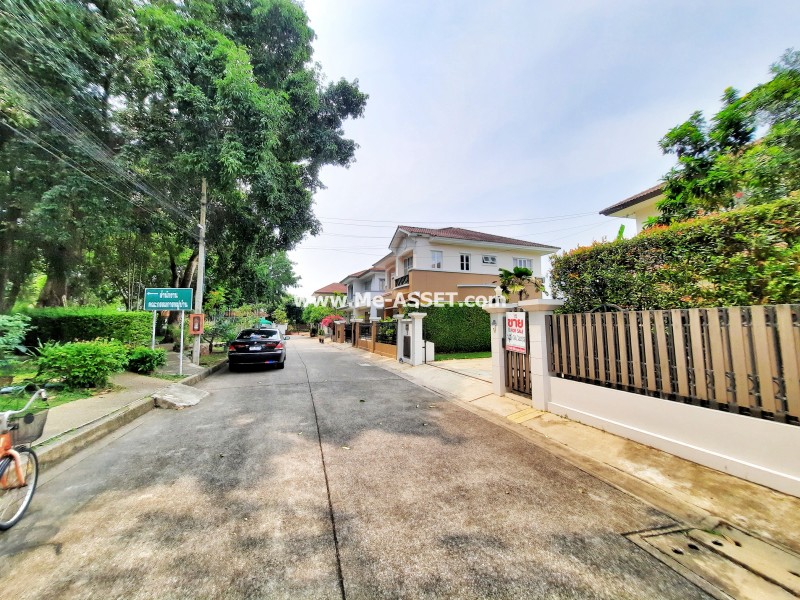 ขายบ้านเดี่ยว ม.นันทวัน วงแหวน-รัตนาธิเบศร์ ถ.ตลิ่งชัน-สุพรรณบุรี ต.เสาธงหิน อ.บางใหญ่ นนทบุรี ต้นโครงการ ตรงข้ามสวนสาธารณะ / พื้นที่ 2 ชั้น 138 ตารางวา