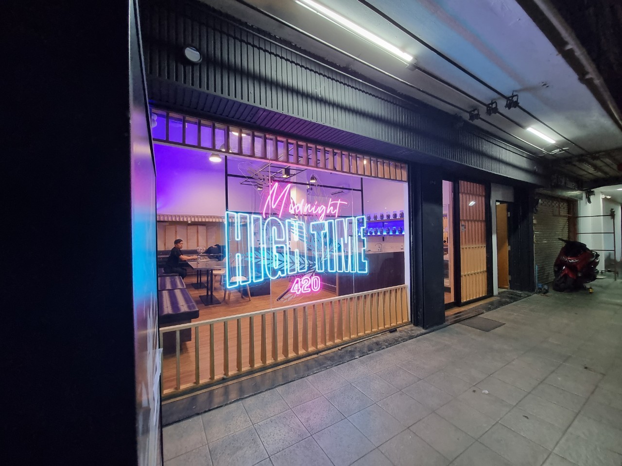 ไฟนีออน เฟค