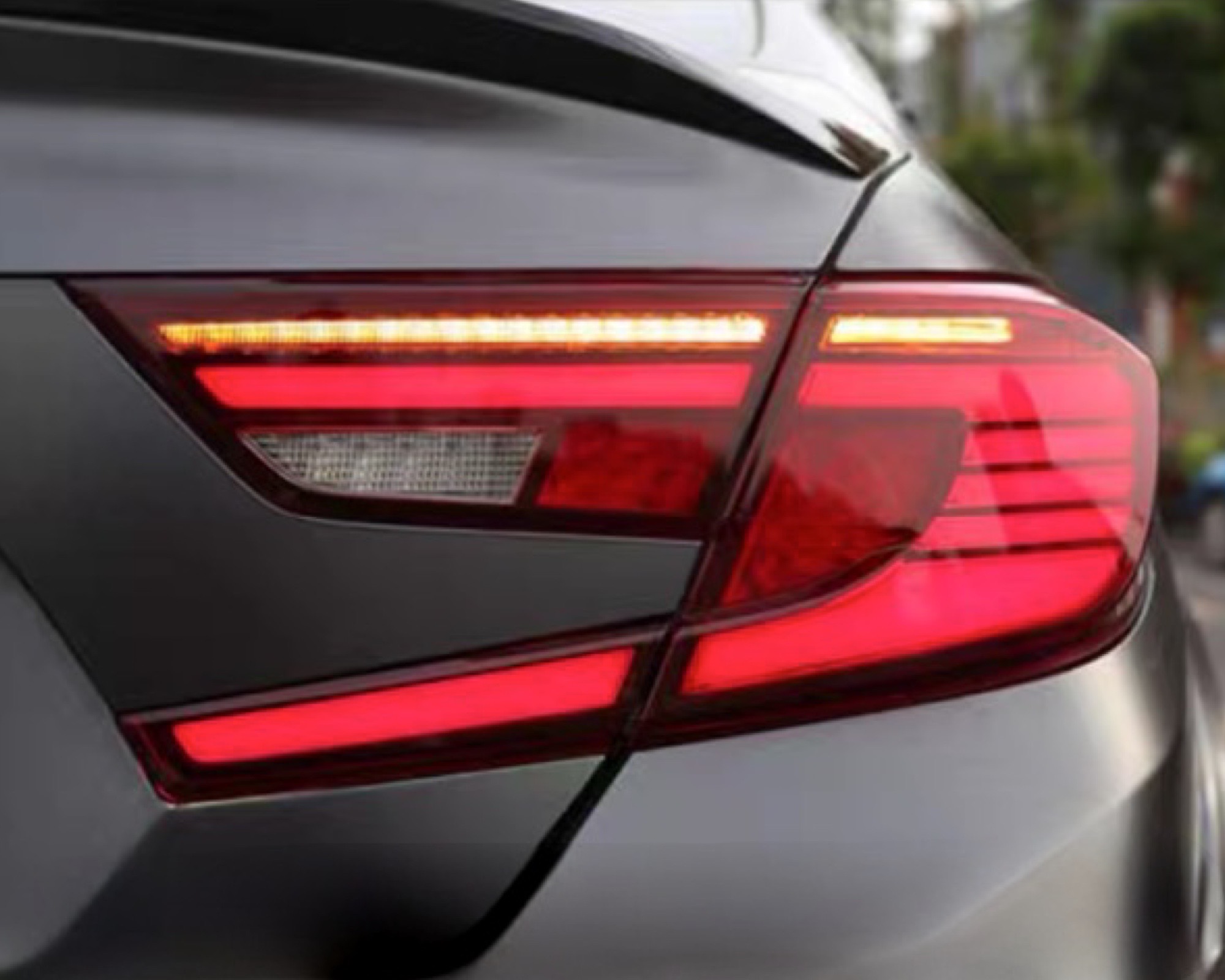 ไฟท้าย โคมไฟท้าย Honda Accord G10 รุ่น V.1 โคมแดง