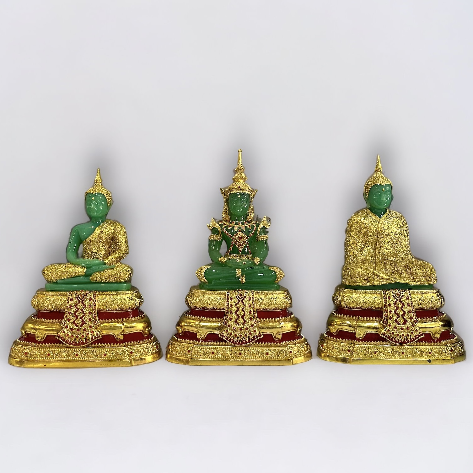 พระแก้วมรกต 9 นิ้ว สีเขียวหยก