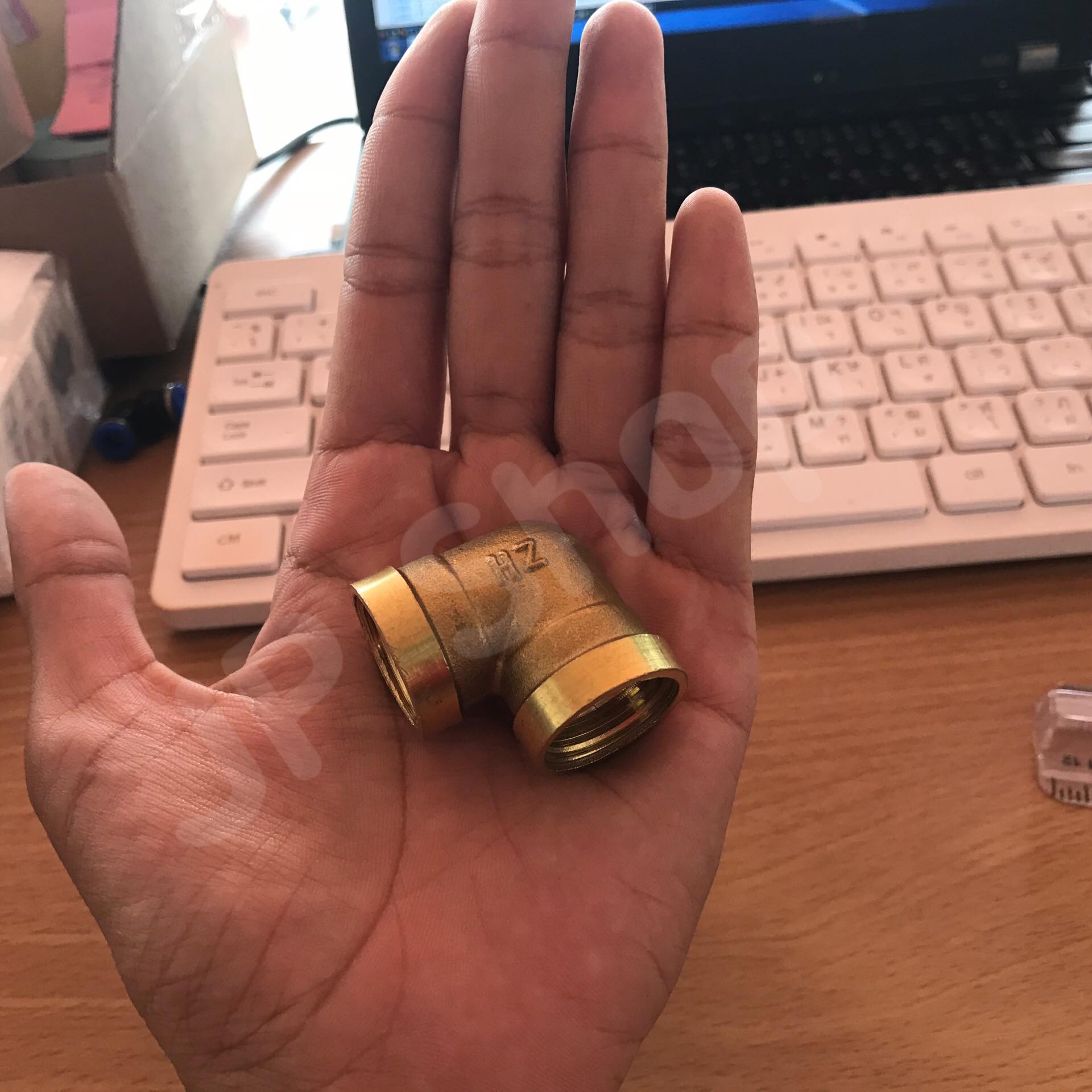 ข้องอทองเหลืองเกลียวในขนาด 4 หุน ข้องอ ทองเหลือง เกลียวใน ข้อต่อ#2354