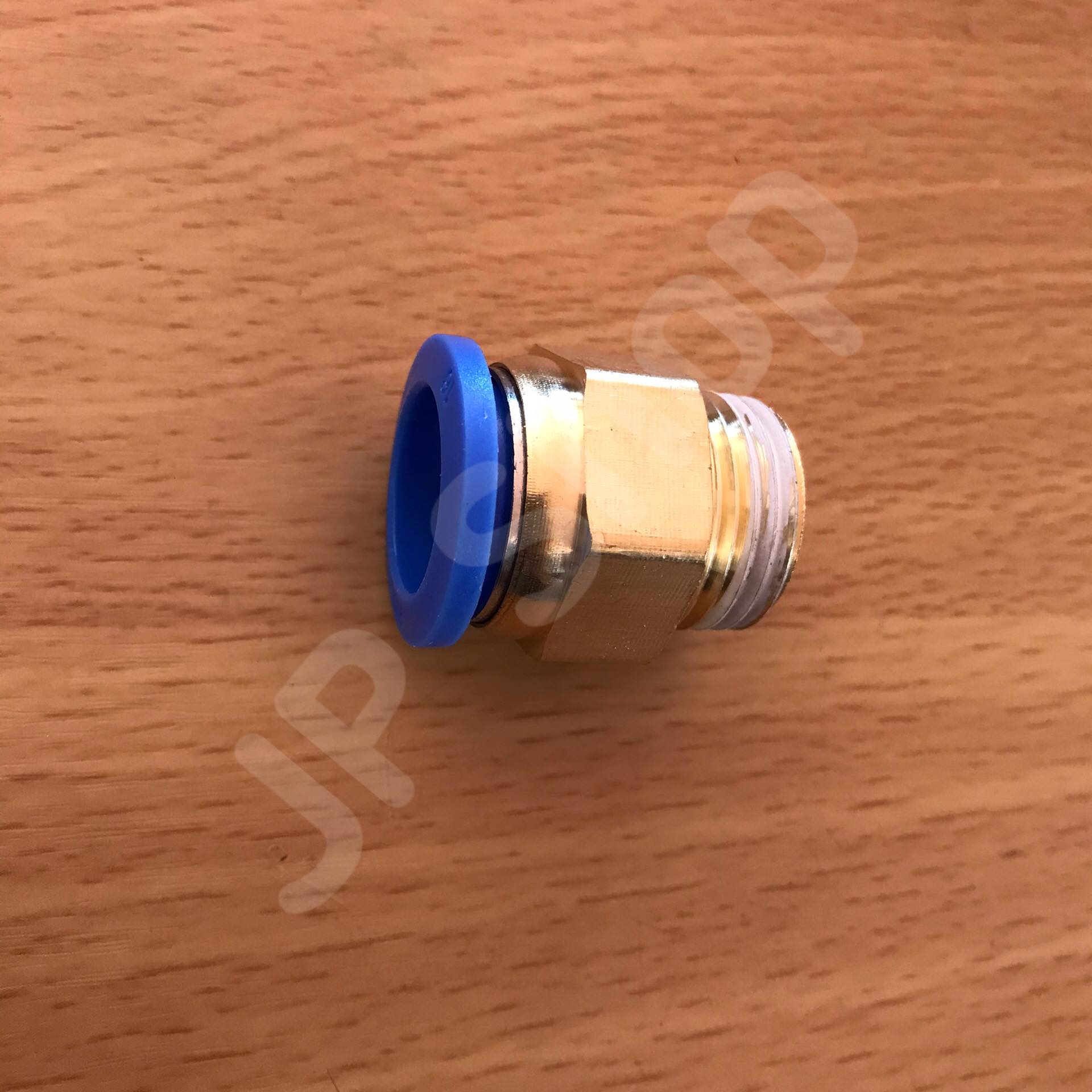 ฟิตติ้งสายลม 16 มม. ข้อต่อ PC-16-04 เกลียว 4 หุน #16041 ราคา 1 ตัว