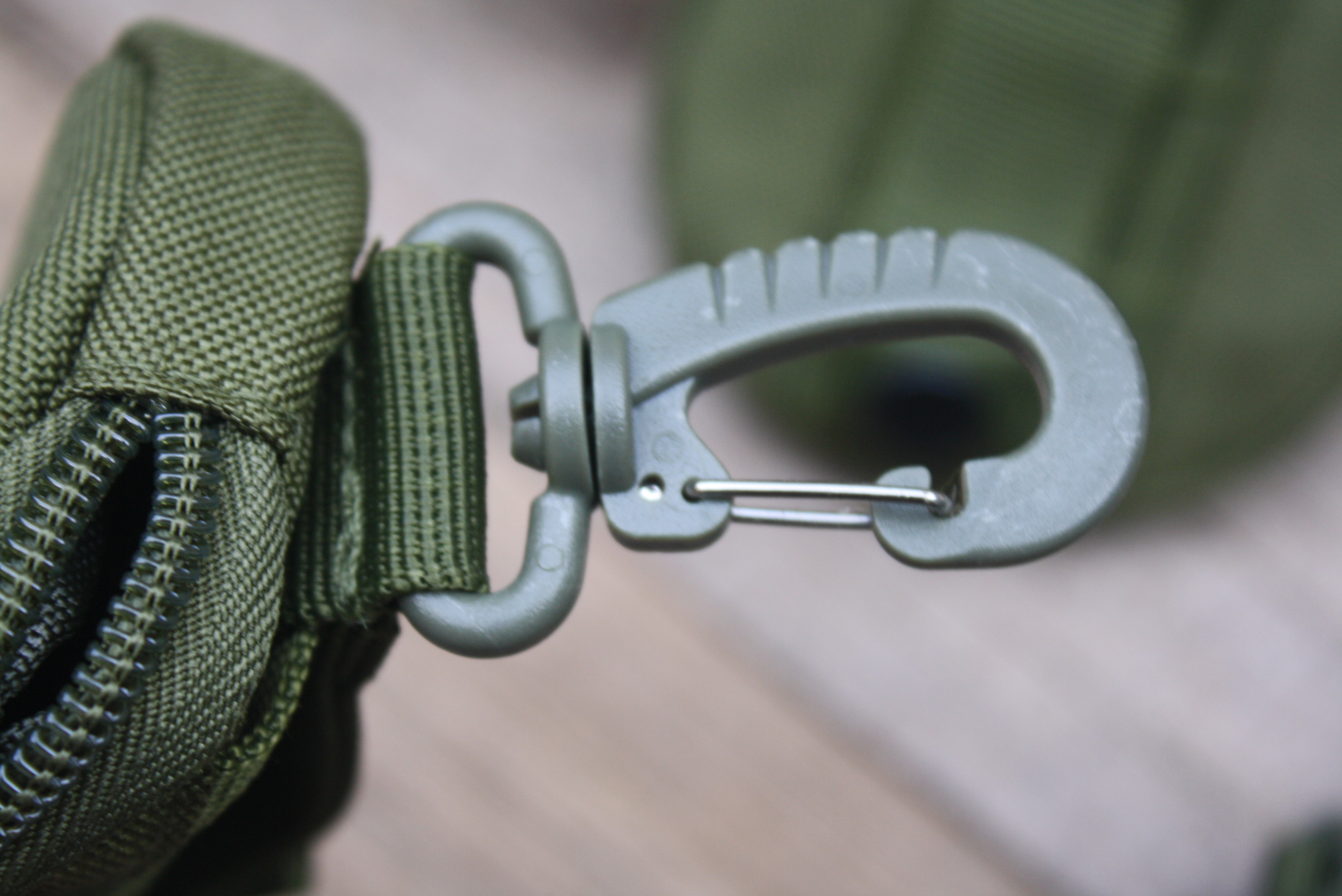 กระเป๋าใส่อุปกรณ์ Military green circular bag