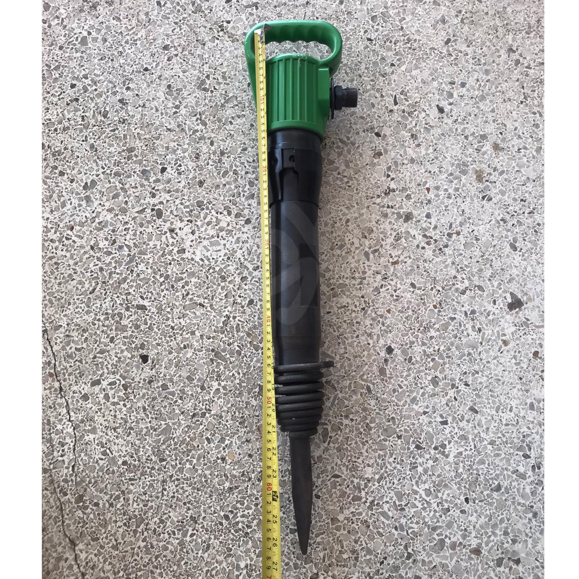 แย็กลม สำหรับแย็คปูนในรถโม่ เครื่องสกัดคอนกรีตใช้ลม เครื่องเจาะคอนกรีต พร้อมเข็มเจาะ ขนาด 540*180*120มม. น้ำหนัก 10 kg. โกดังประเทศไทย