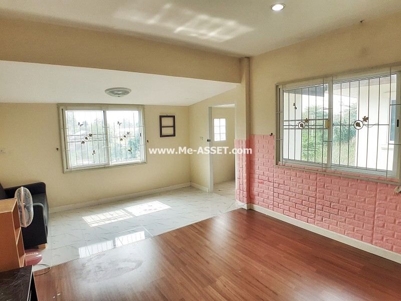 ขายบ้านแฝด ม.นลินวิลล์พลัส ถ.เคหะร่มเกล้า แขวงสะพานสูง เขตสะพานสูง กรุงเทพ / พื้นที่ 2 ชั้น 39 ตารางวา