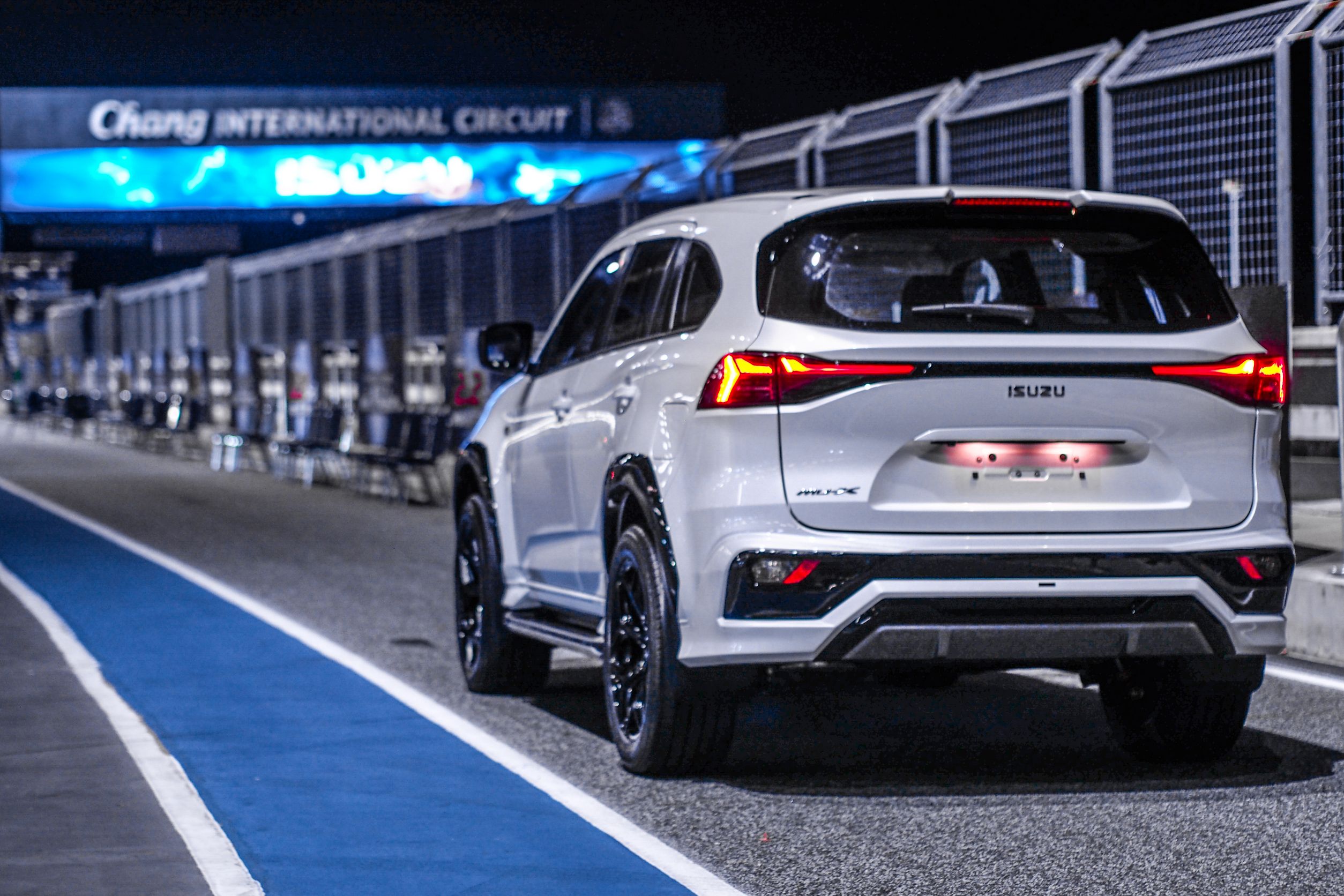 ชุดแต่ง ชุดสเกิร์ต Isuzu MU-X 2025 รุ่น AKC