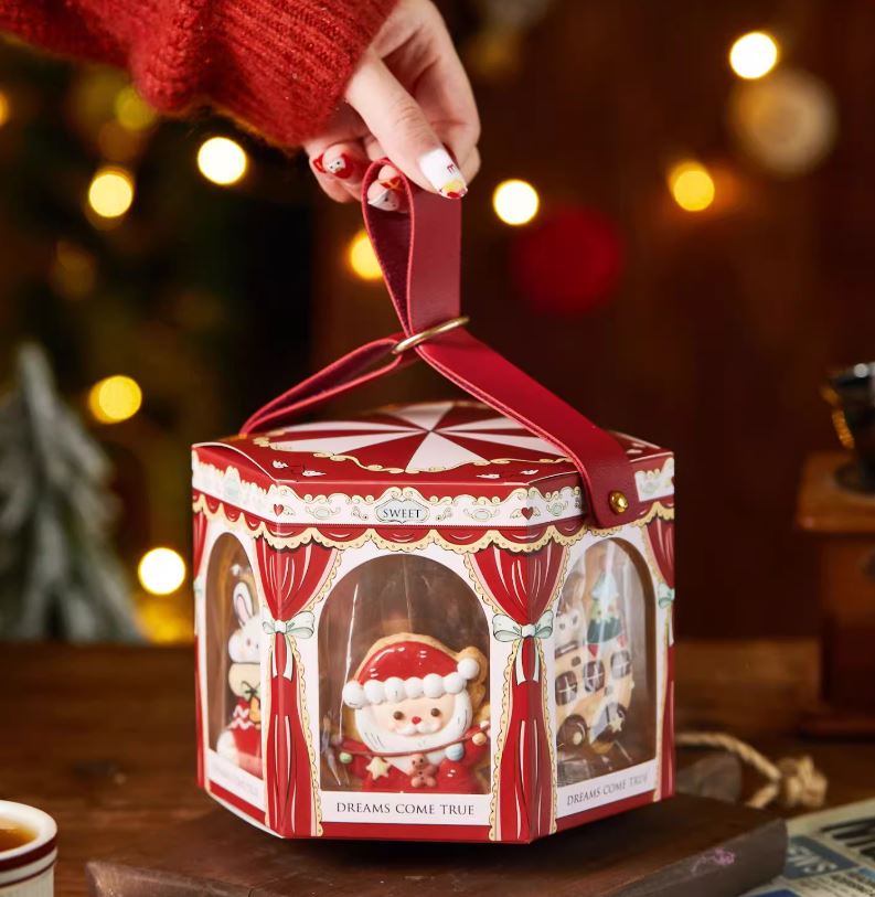 กล่องใส่ขนมทรงม้าหมุน Go - around ลายคริสมาสต์ Premium Christmas box (แพค 5 ใบ).