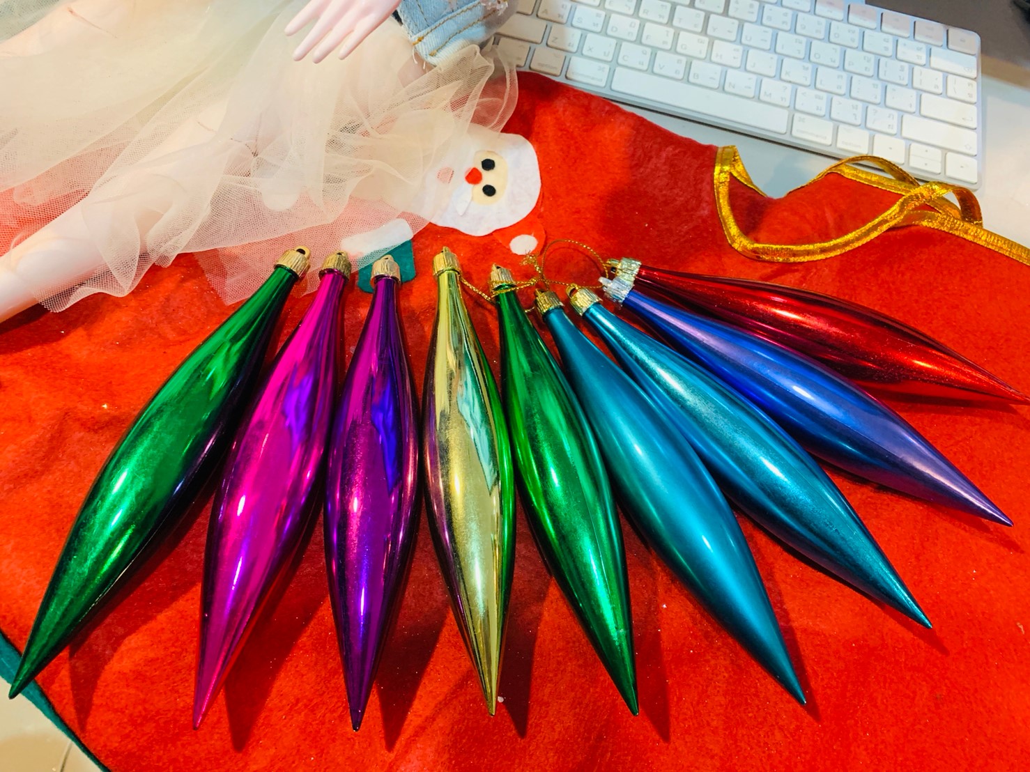 ลูกบอลแขวนตกแต่งต้นคริสต์มาส ทรงรี สวยๆ สินค้าราคาถุก ที่นิยมเลือกใช้ในการติดประดับต้นคริสต์มาส