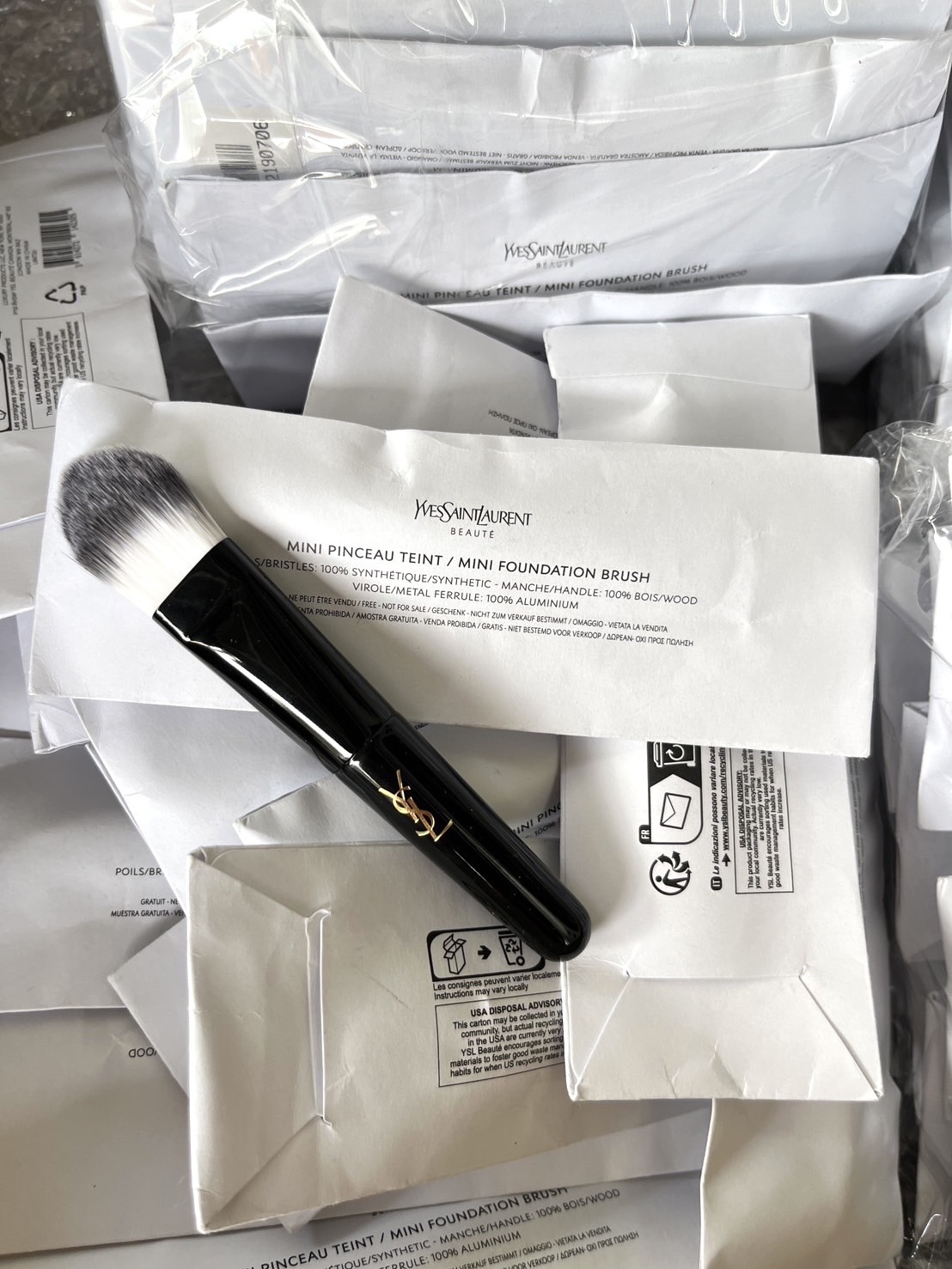 (1อัน) แปรงลงรองพื้น YSL Foundation Brush (Mini Size)