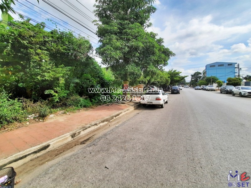 ขายที่ดินพร้อมสิ่งปลูกสร้าง บ้านชั้นครึ่ง ย่าน ราชมรรคา ห้วยจรเข้ สนามจันทร์ อำเภอเมือง : ใกล้บิ๊กซีนครปฐม : 60 ตารางวา