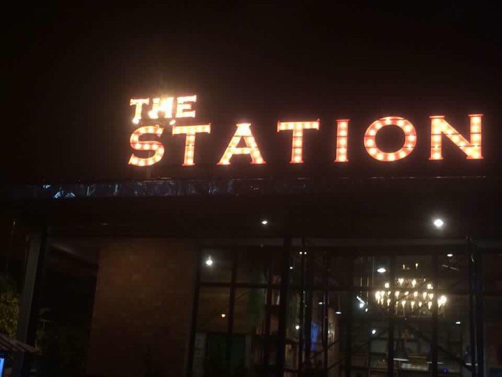 ป้ายไฟปิงปอง THE STATION