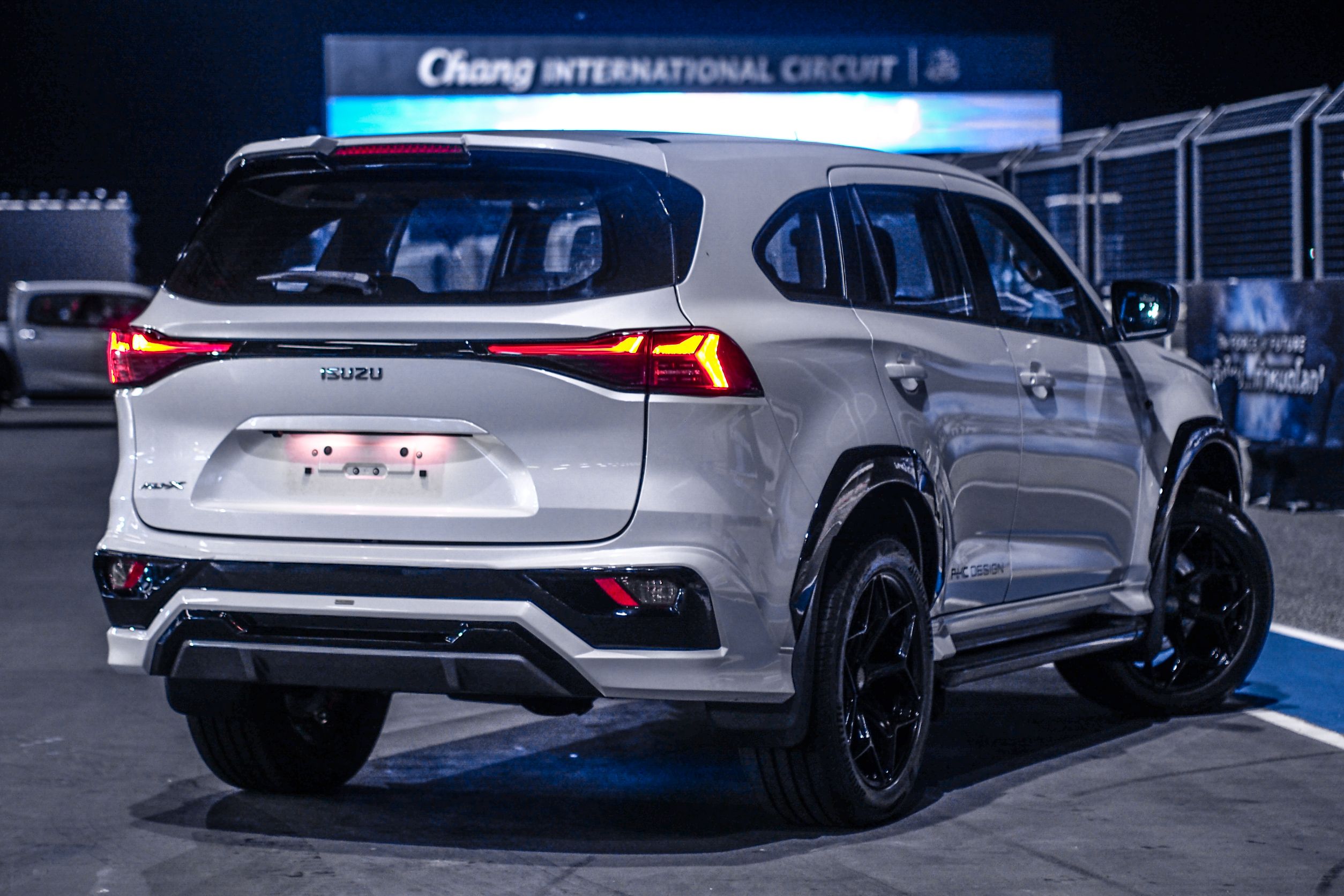 ชุดแต่ง ชุดสเกิร์ต Isuzu MU-X 2025 รุ่น AKC