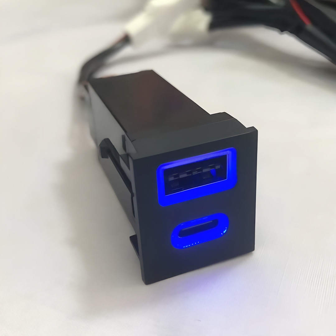 ช่องชาร์จ USB 3.0 + Type C ในรถ Corolla Cross ปลั๊กตรงรุ่น รับประกัน 1 ปี