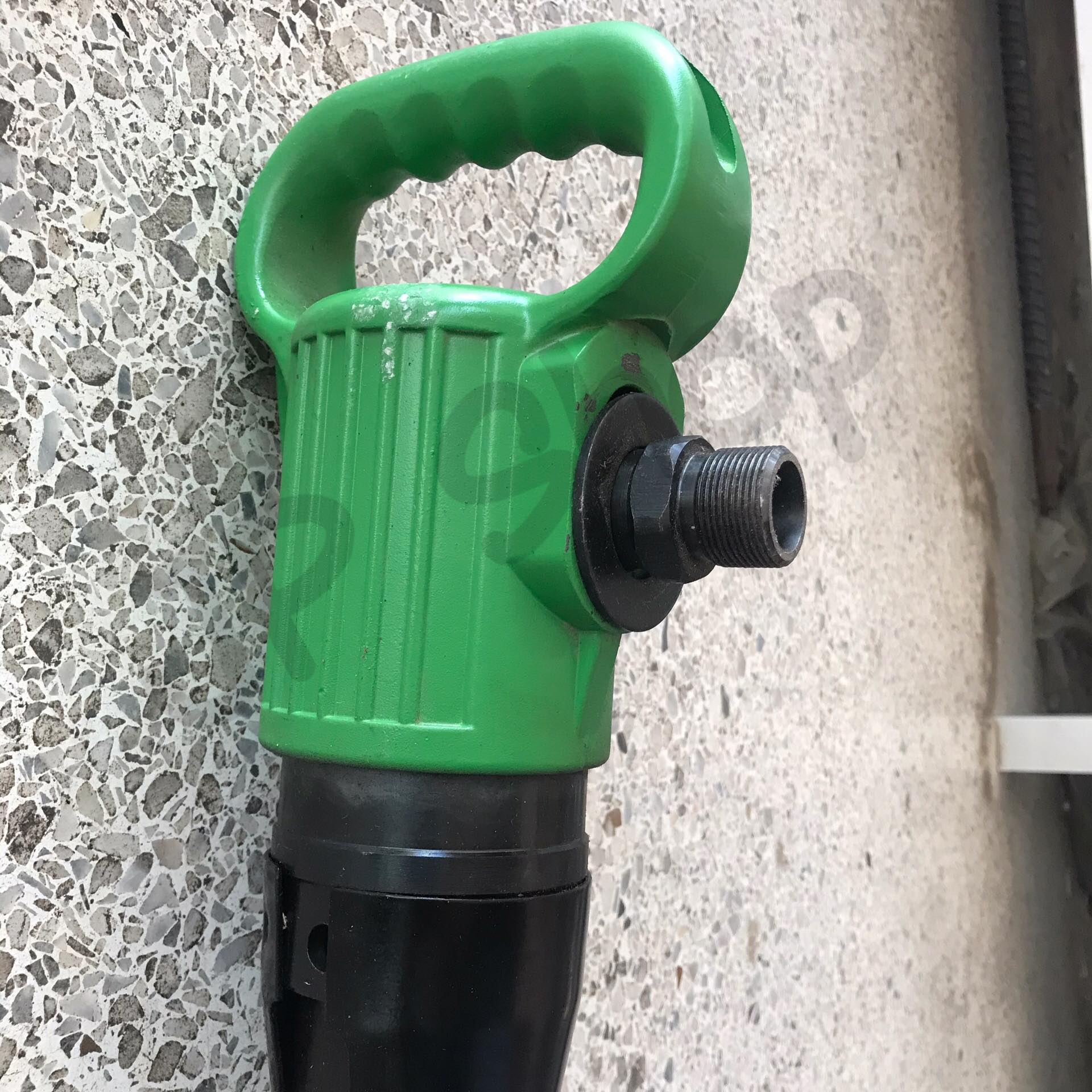 แย็กลม สำหรับแย็คปูนในรถโม่ เครื่องสกัดคอนกรีตใช้ลม เครื่องเจาะคอนกรีต พร้อมเข็มเจาะ ขนาด 540*180*120มม. น้ำหนัก 10 kg. โกดังประเทศไทย