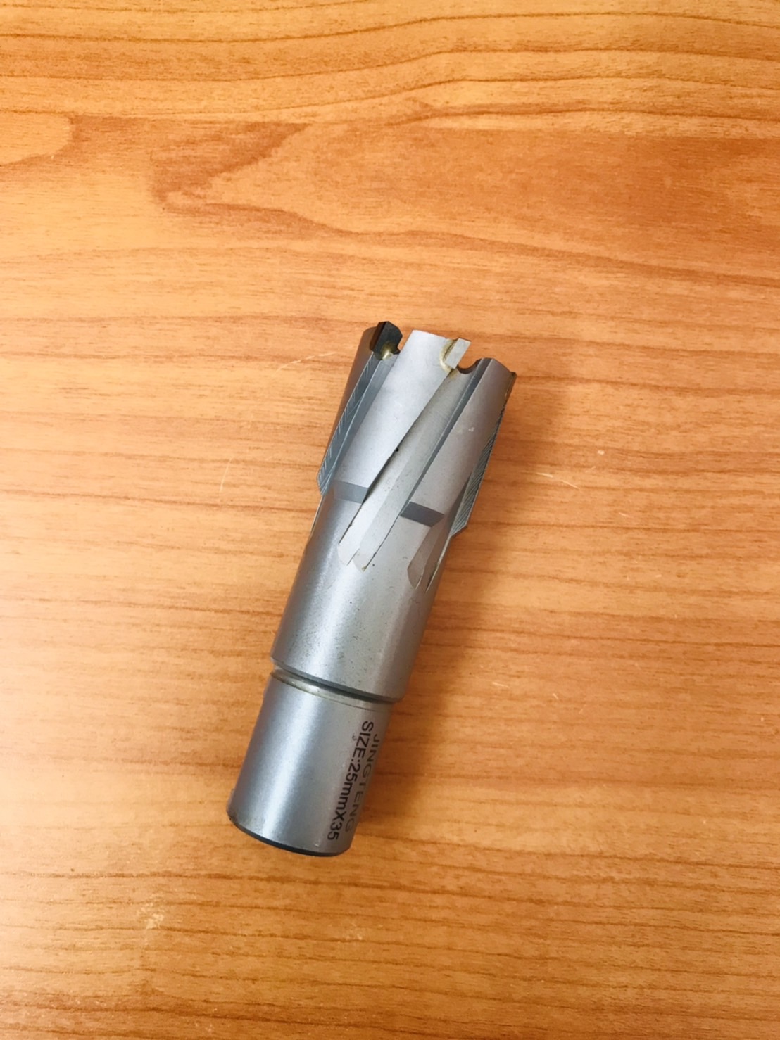 ดอกสว่านเจ็ทบอส แบบโฮลซอว์คาร์ไบสำหรับเจาะเหล็กหนา ด้วยสว่านแม่เหล็กไฟฟ้า ขนาด25*35 มม. #2535