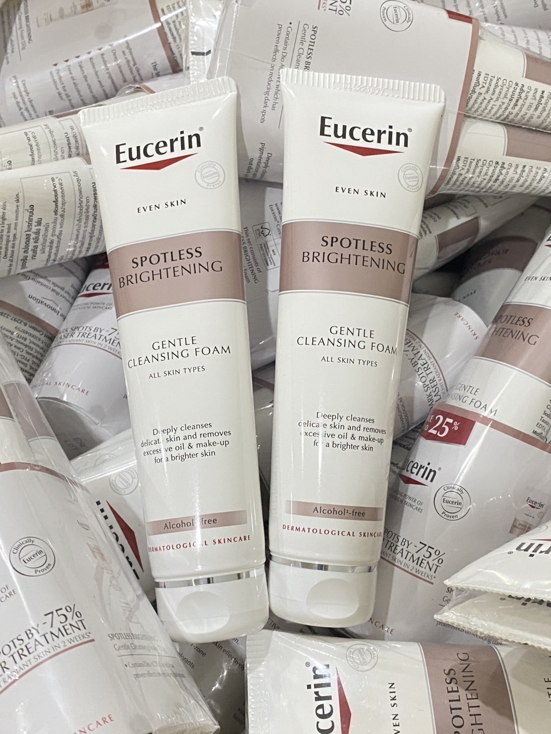 โฟมล้างหน้า Eucerin ultra white spotless Cleansing Foam 150ml. (1หลอด)