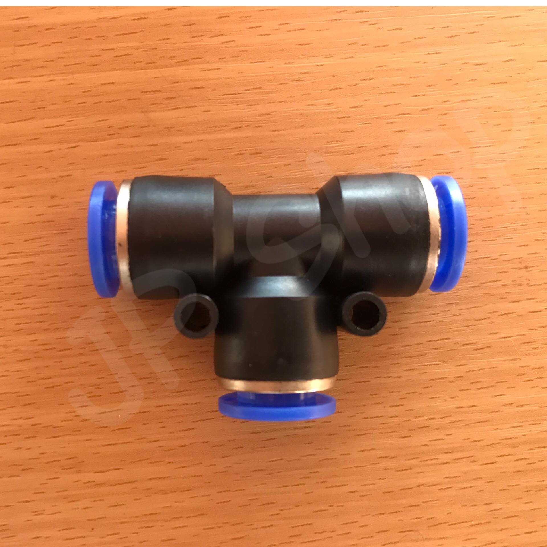 ข้อต่อลม PE10-สามทาง