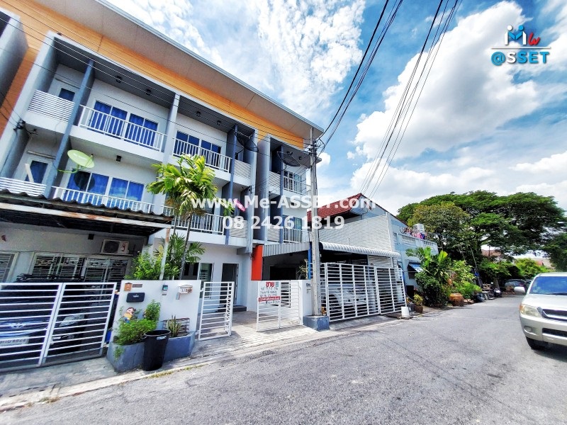 ขายทาวน์โฮม ย่าน วังหิน นวมินทร์ รามอินทรา : ถ.ลาดปลาเค้า 72 แยก 2 : 3 ชั้น 19.7 ตารางวา