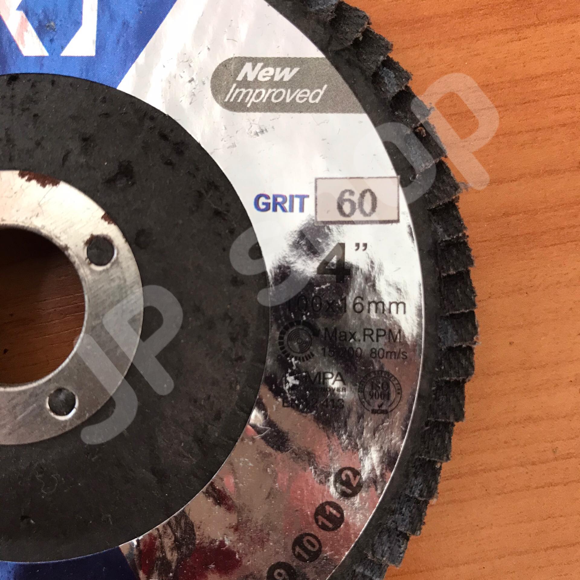 กระดาษทรายเรียงซ้อน(เบอร์60) ขนาด 4 นิ้ว สำหรับขัดเหล็ก ไม้ สแตนเลส ส่งของเร็ว #001160