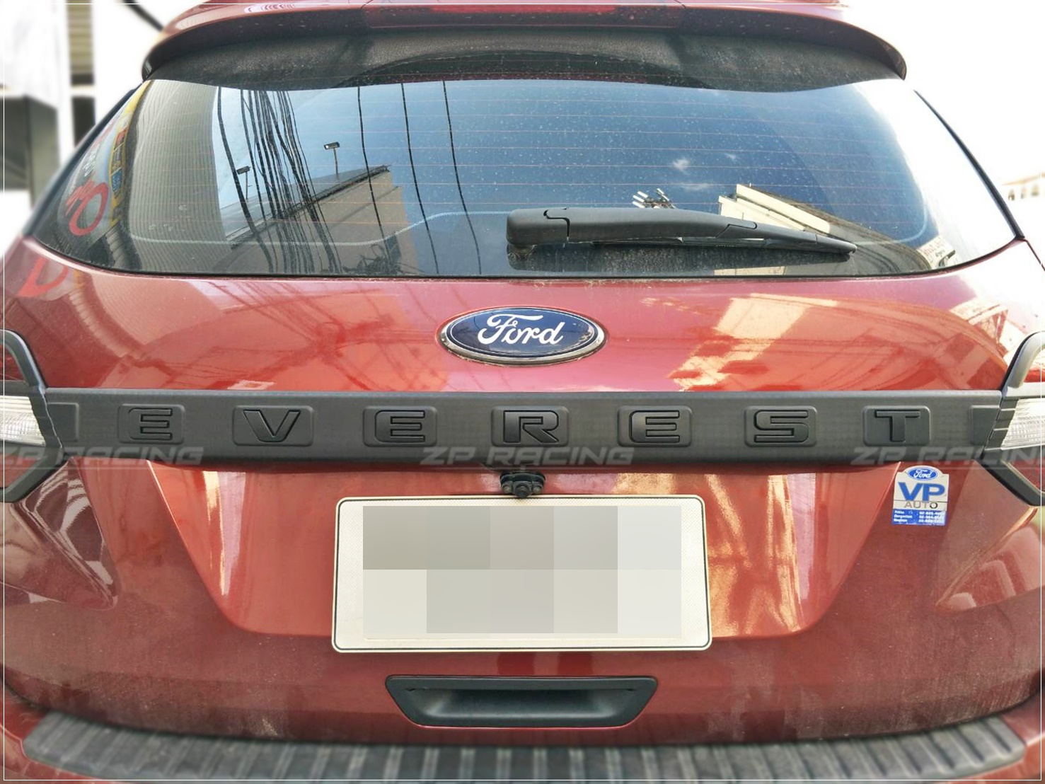 ครอบฝากระโปรงท้ายดำด้าน ตัวอักษรสี