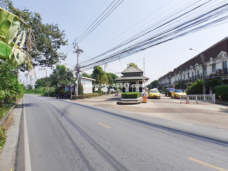 ขายบ้านแฝด ม.เดอะวิลล่า (ท่าอิฐ) ถ.รัตนาธิเบศร์ ต.ท่าอิฐ อ.ปากเกร็ด นนทบุรี / พื้นที่ 2 ชั้น 35.8 ตารางวา