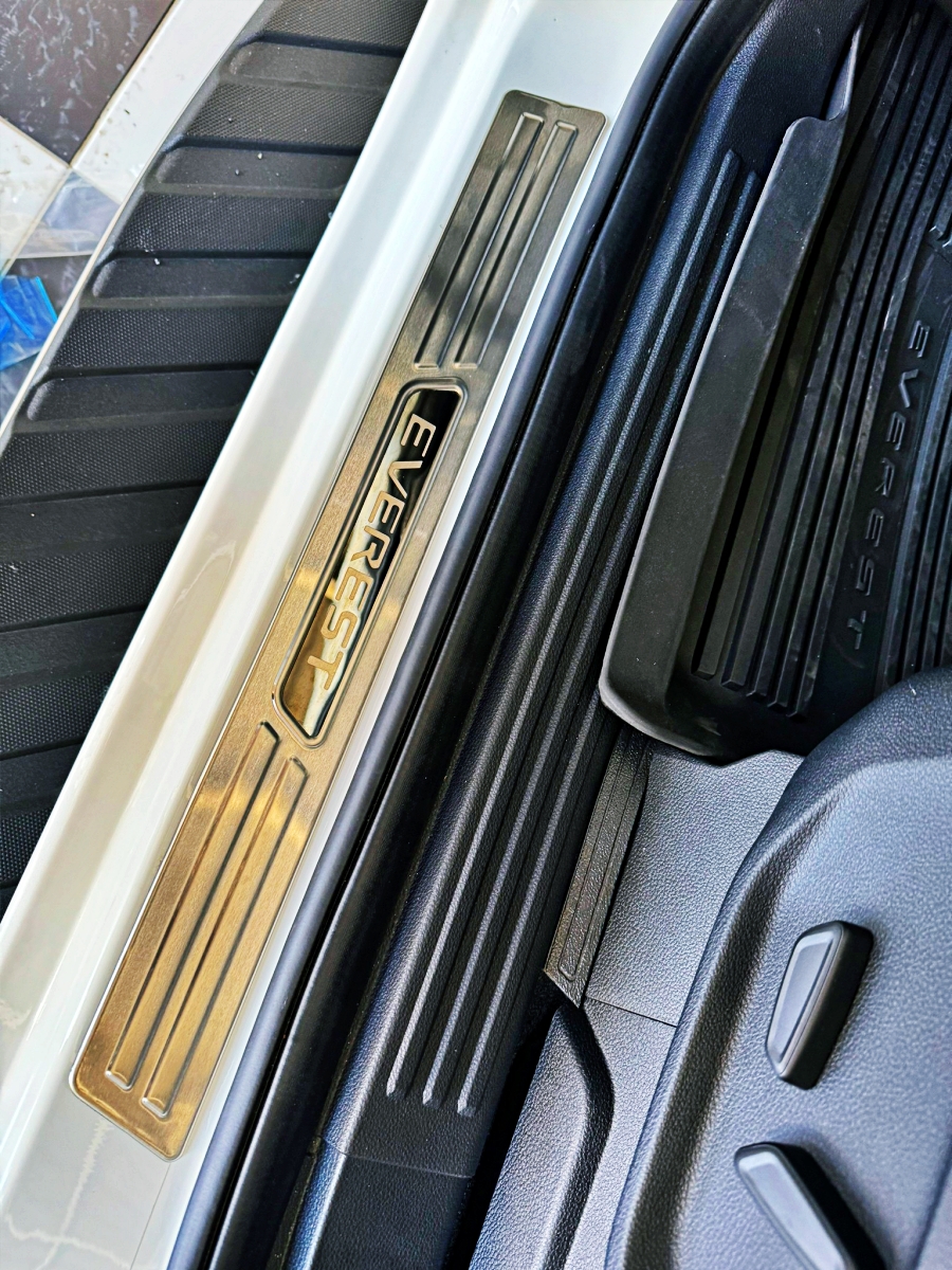 คิ้วบันได ชายบันไดด้านนอก Next Gen Everest