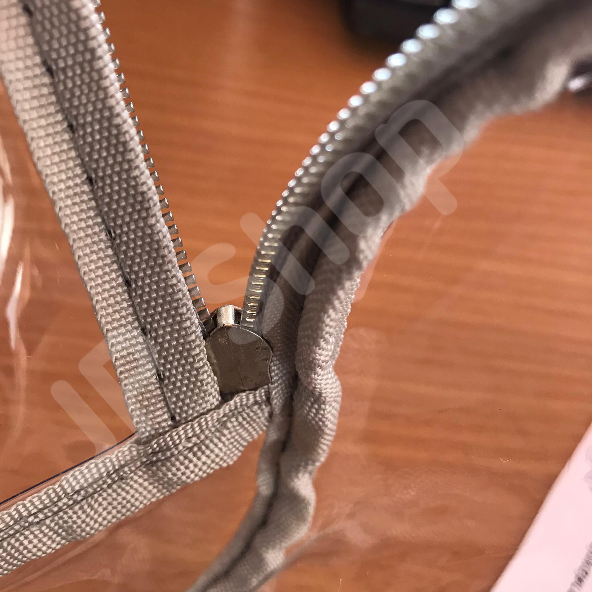 กระเป๋าใส่เครื่องสำอาง รุ่นพกพา สีเทา โปร่งใส ราคา/1 ใบ #0102