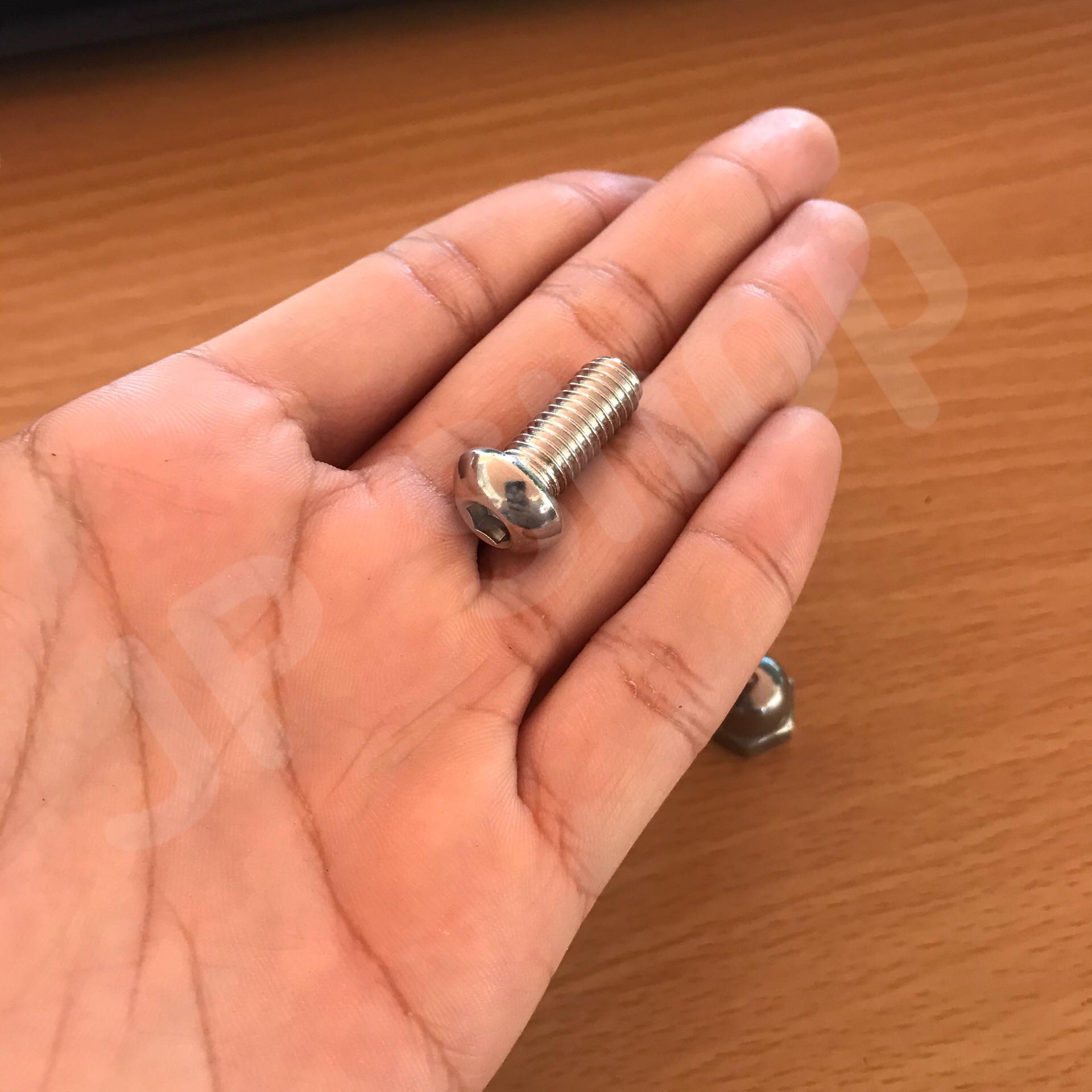 สกรูกลมเหลี่ยม M8*20 พร้อมน็อตหกเหลี่ยมM1.6-M30 ฝากลม M8 #050 #010 #180 ขายเป็นแพ็ค แพ็ค5 ชุด