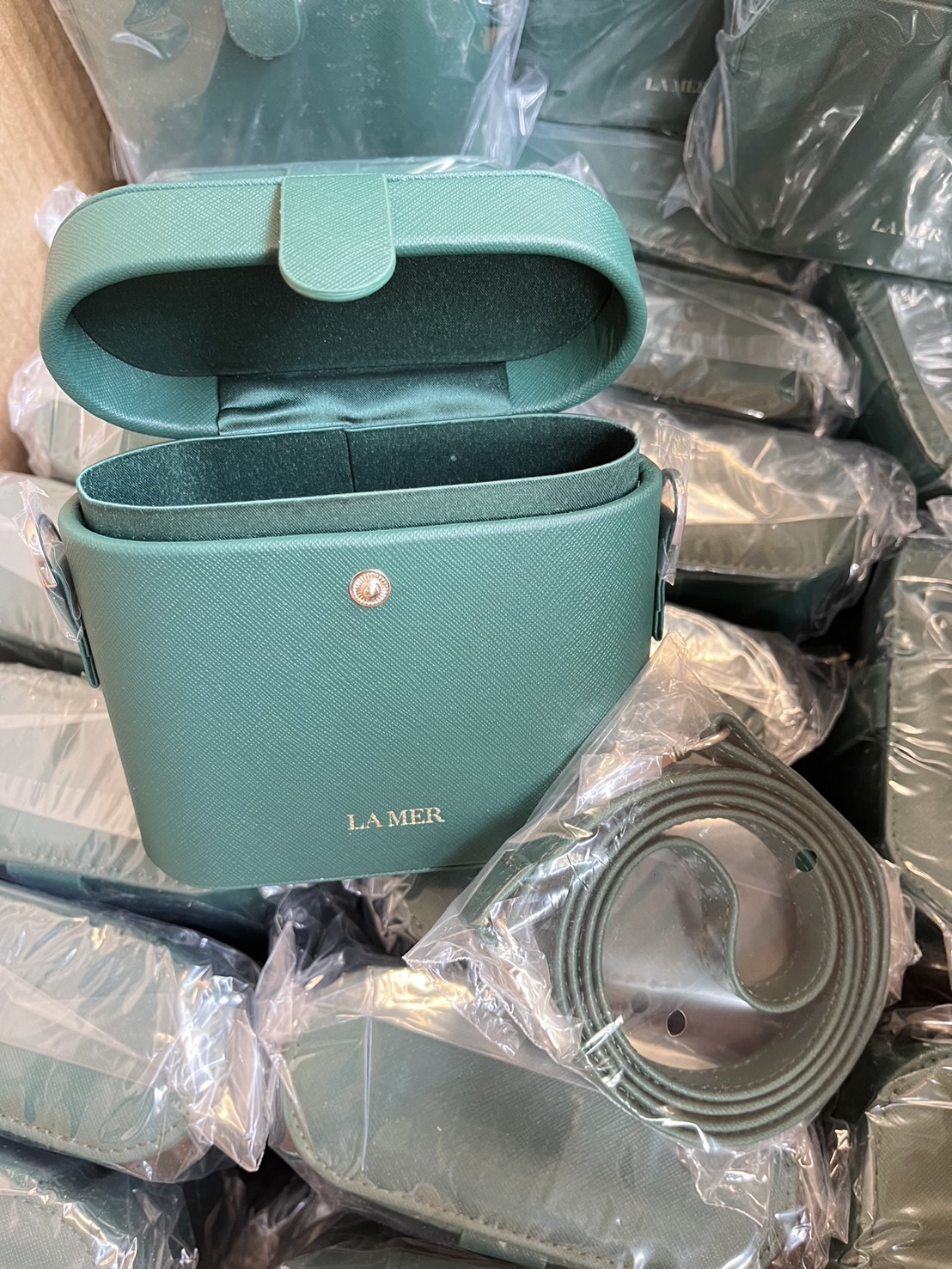 La Mer Premium Bag สีเขียวมีสายสะพาย