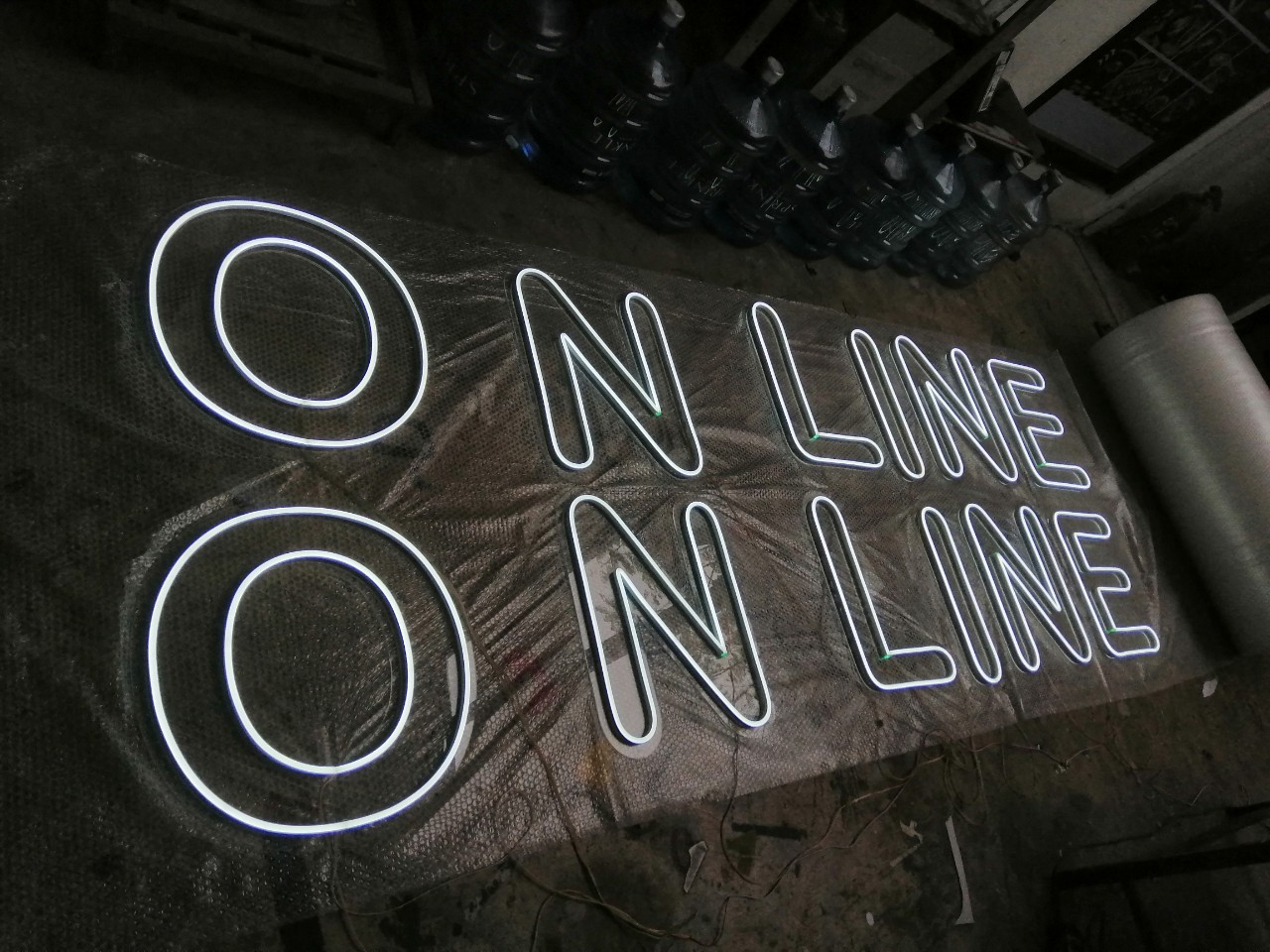 ไฟนีออน เฟค