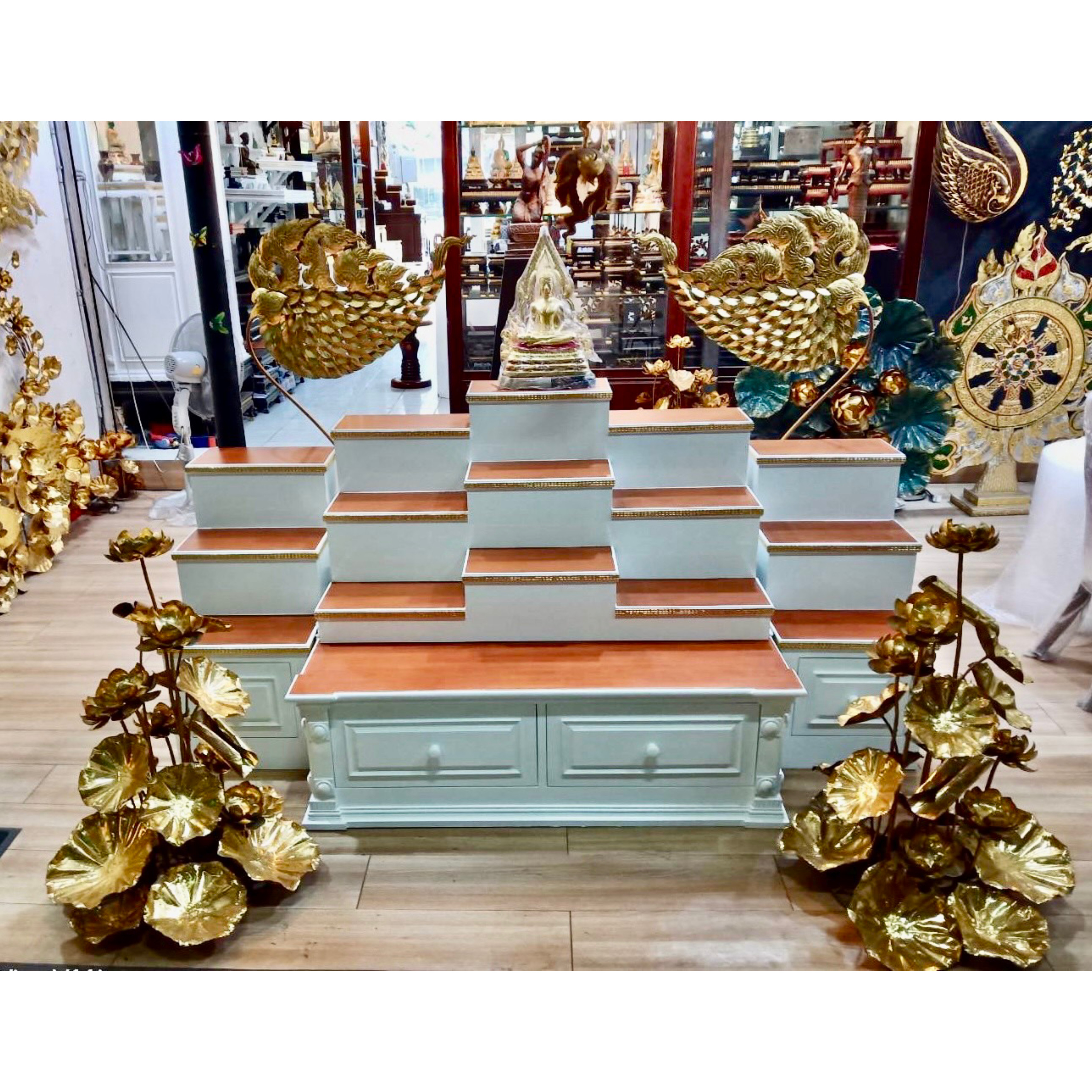 ตู้พระแบบเตี้ย 9x8 ขั้นบันได 15 ขั้น สีขาวท็อปสัก