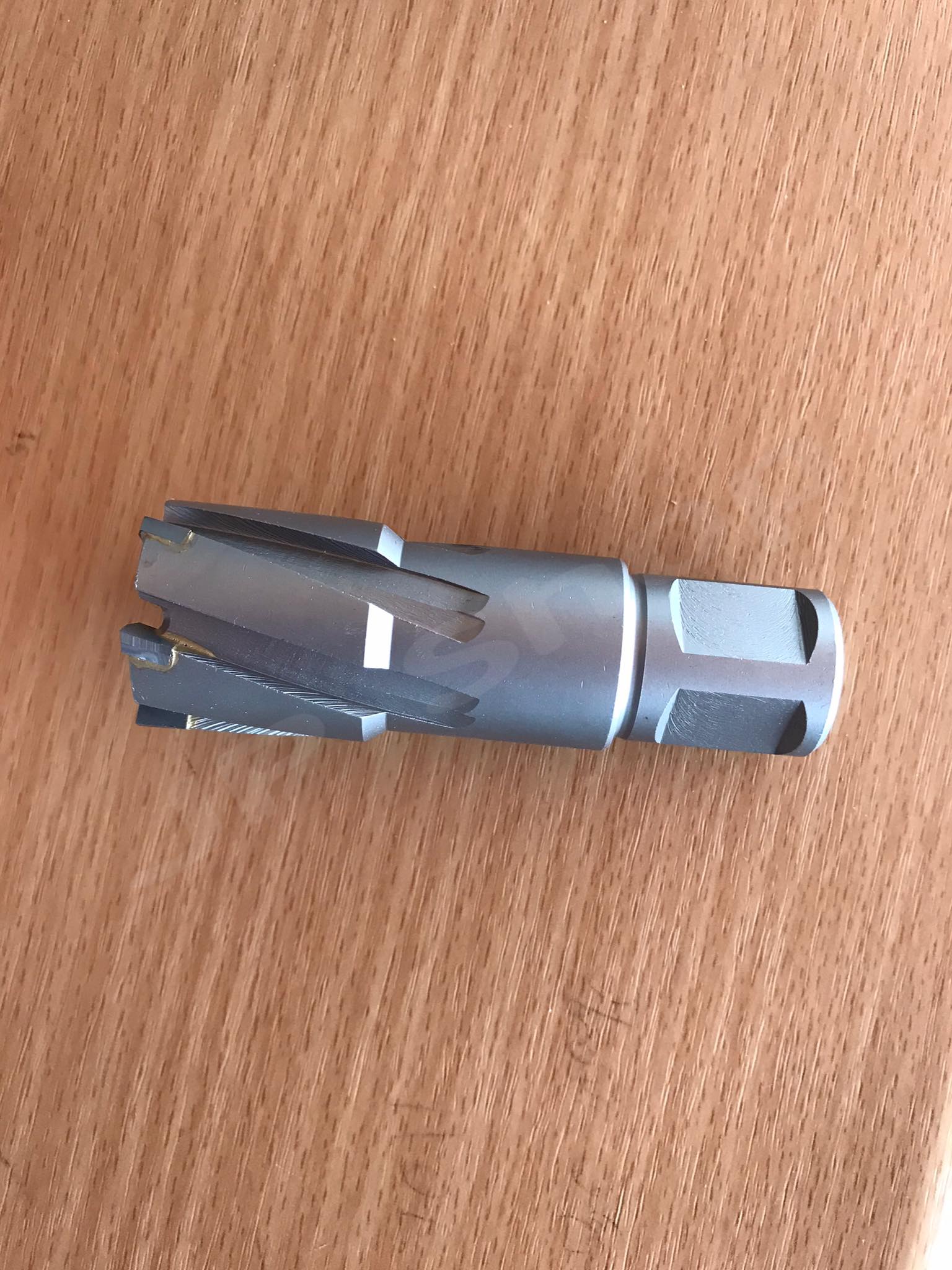 ดอกสว่านเจ็ทบอส แบบโฮลซอว์คาร์ไบสำหรับเจาะเหล็กหนา ด้วยสว่านแม่เหล็กไฟฟ้า ขนาด26*35 มม. #2635