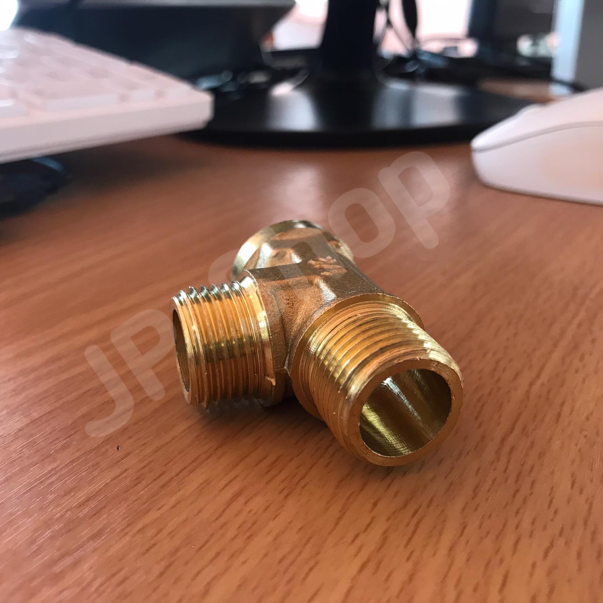 ข้อต่อทองเหลืองสามทางขนาด 4 หุน เกลียวนอก2 เกลียวใน 1 ข้อต่อ ทองเหลือง สามทาง เกลียว นอก-นอก-ใน #1754