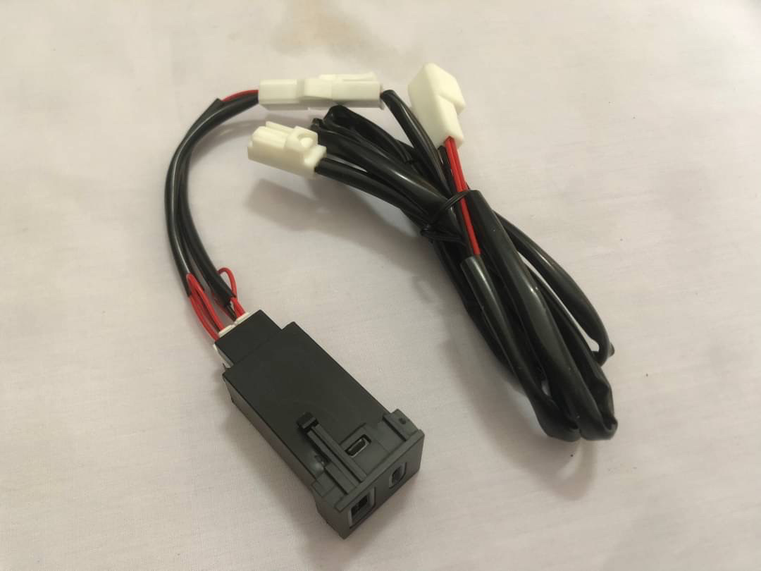 ช่องชาร์จ USB 3.0 + Type C ในรถ Corolla Cross ปลั๊กตรงรุ่น รับประกัน 1 ปี