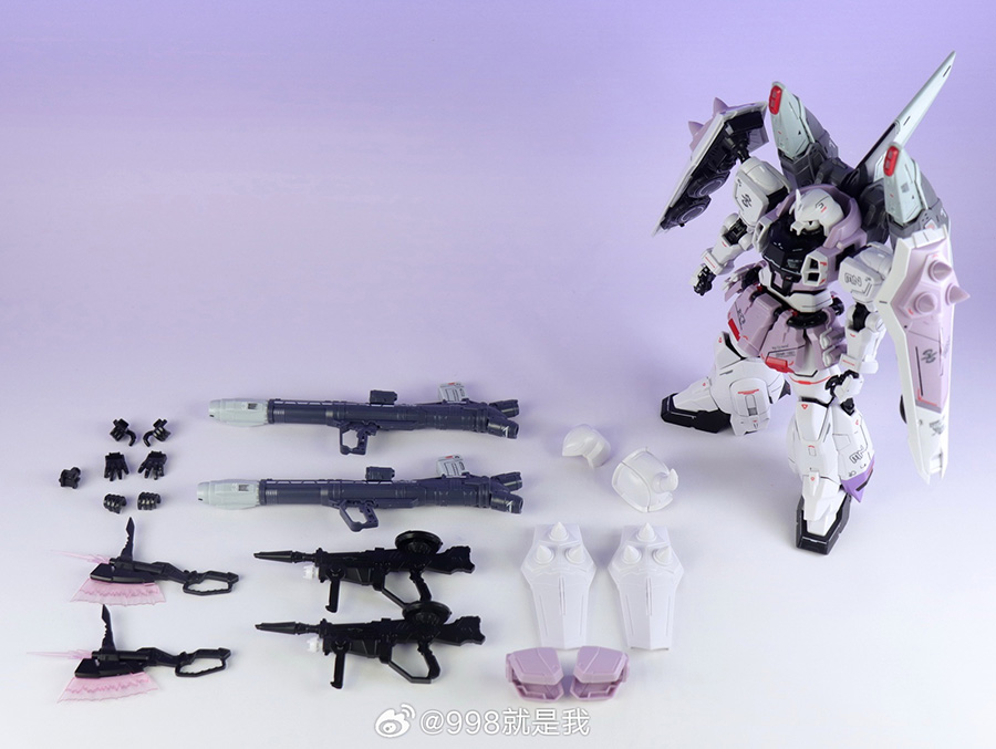 พร้อมส่ง 2001W MG 1/100 Zaku White [Flash Model] (แถมอาวุธให้ 2 ชุด)