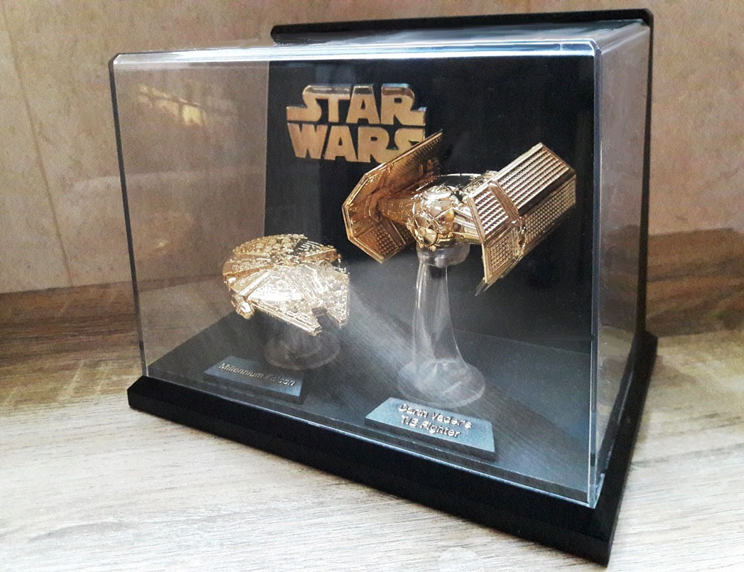 โมเดลชุบทอง 24 K Millennium Falcon & Darth Vader's Tie Fighter - Star Wars