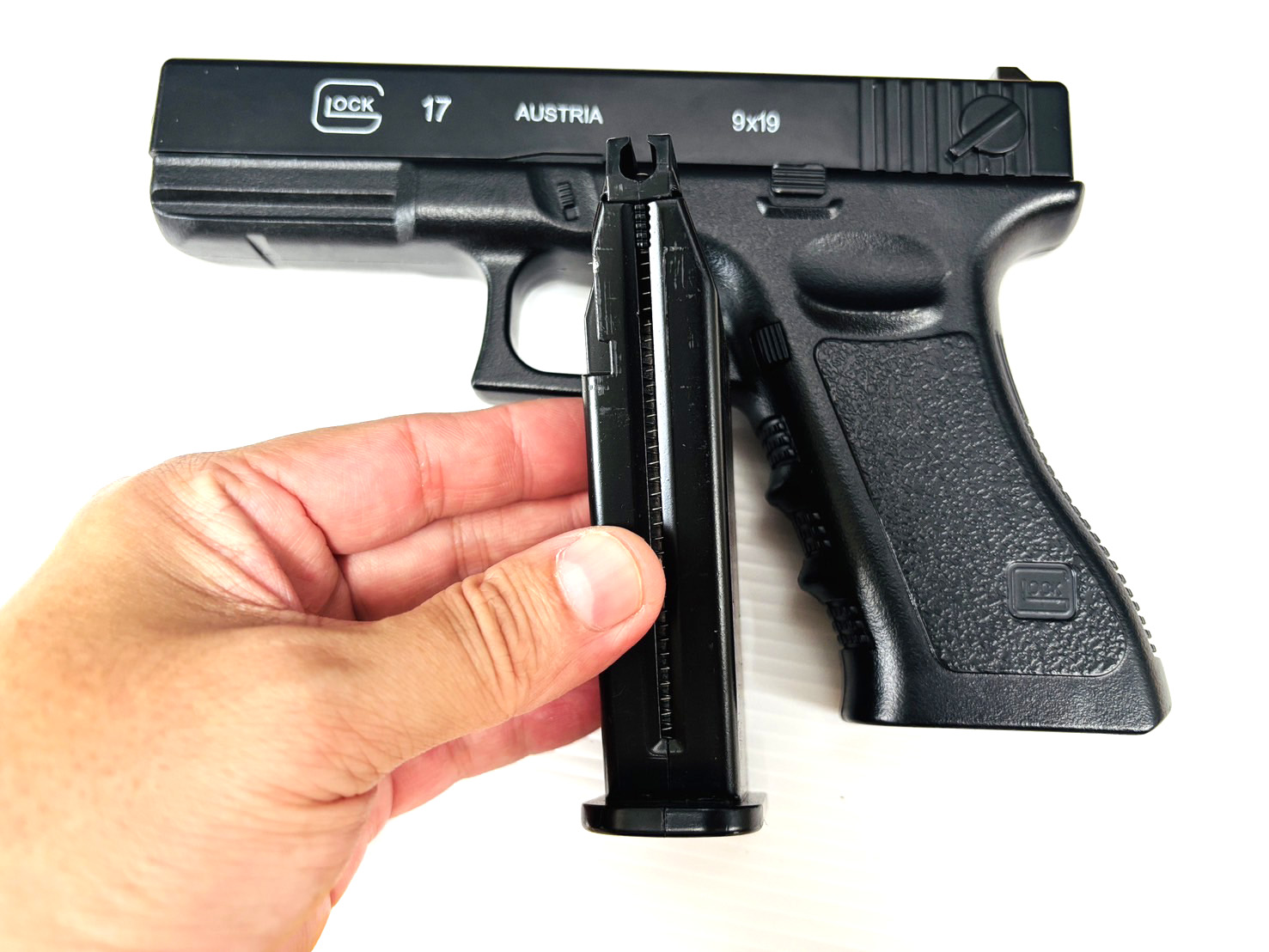 ปืนอัดลมสั้น รุ่น Glock17 โลหะ ระบบชักยิงทีละนัด