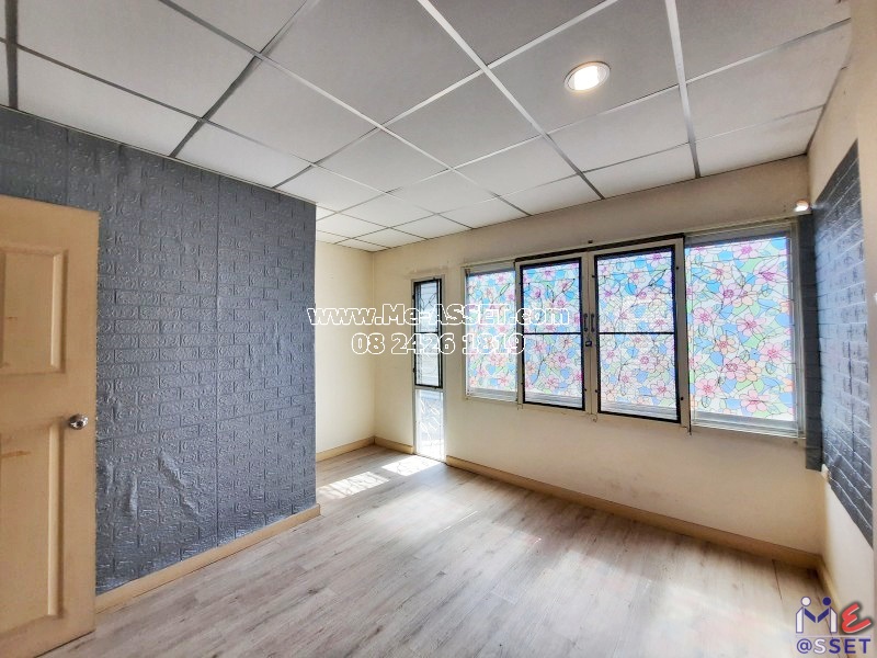 ขายทาวน์เฮ้าส์ ย่าน เคหะร่มเกล้า ราษฎร์พัฒนา น้อมเกล้า : พูนสินธานี 3 / 2 ชั้น 17 ตารางวา