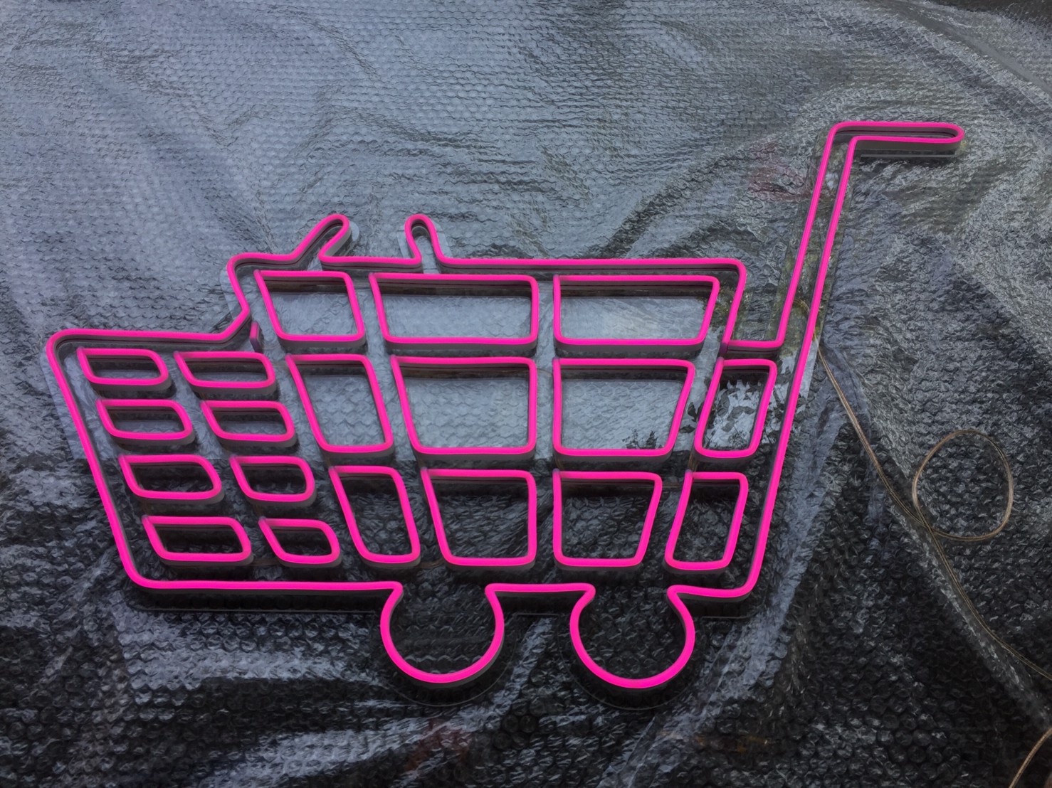 ไฟนีออน เฟค