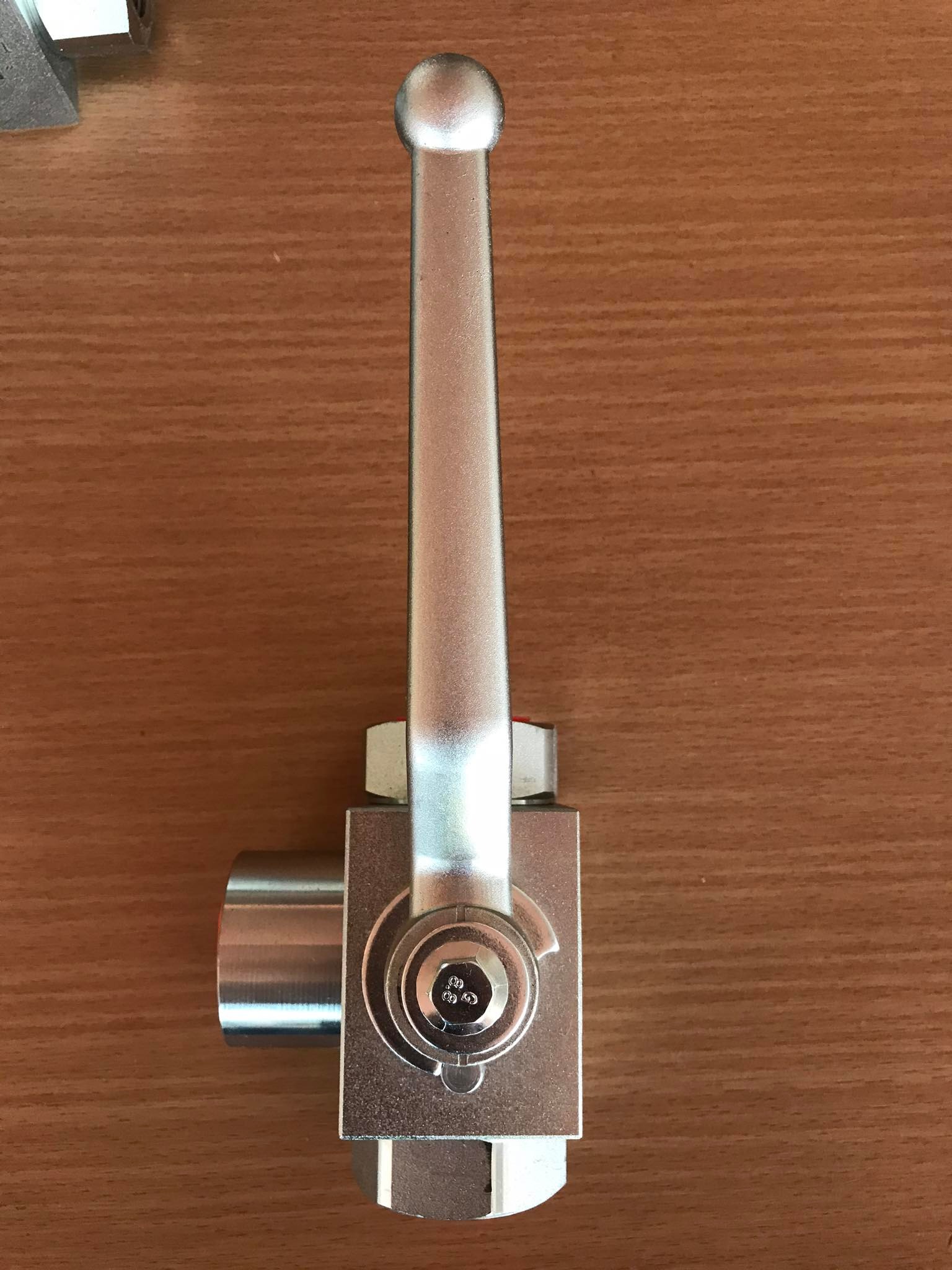 บอลวาล์ว3ทาง แรงดันสูงสำหรับไฮดรอลิก ขนาด1/2 (4หุน) #6076